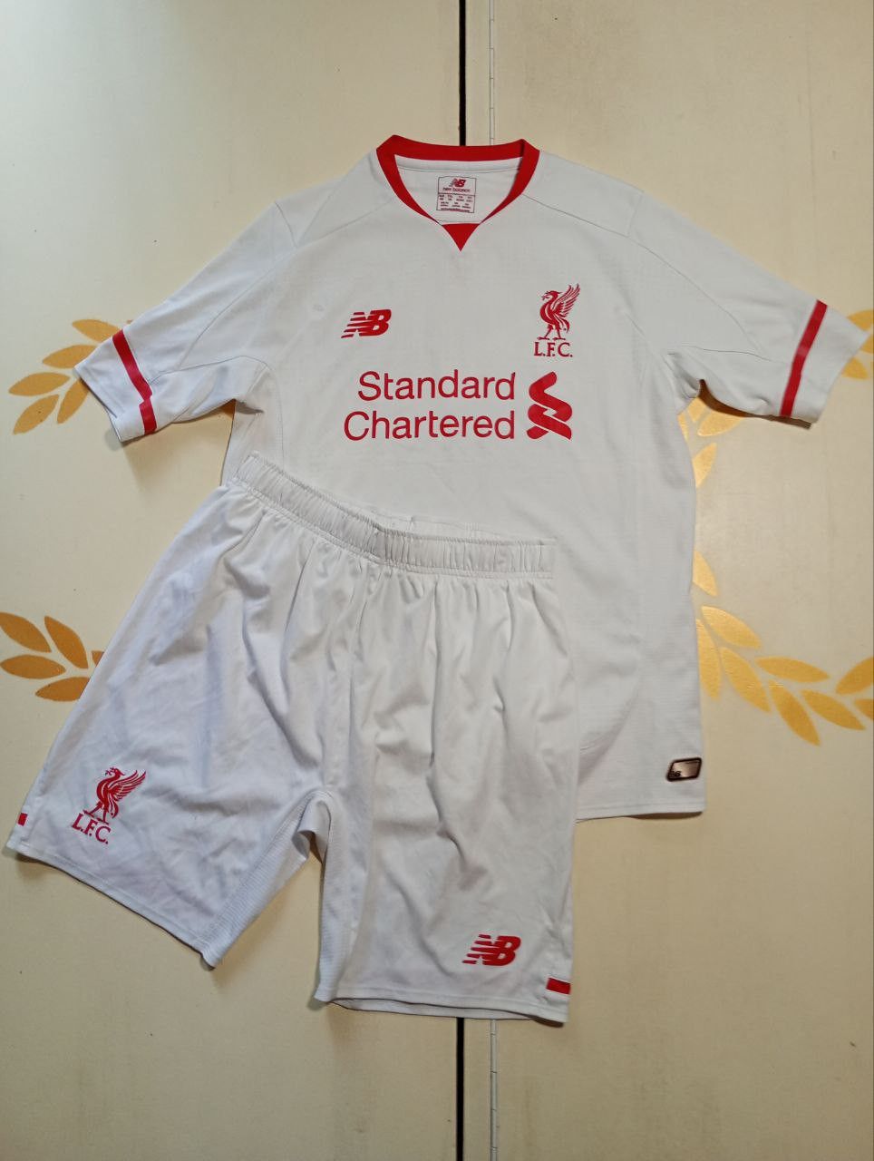 New Balance New Balance Liverpool FC Kit 2015-2016 junior size XL Size US S / EU 44-46 / 1 - 6 Thumbnail