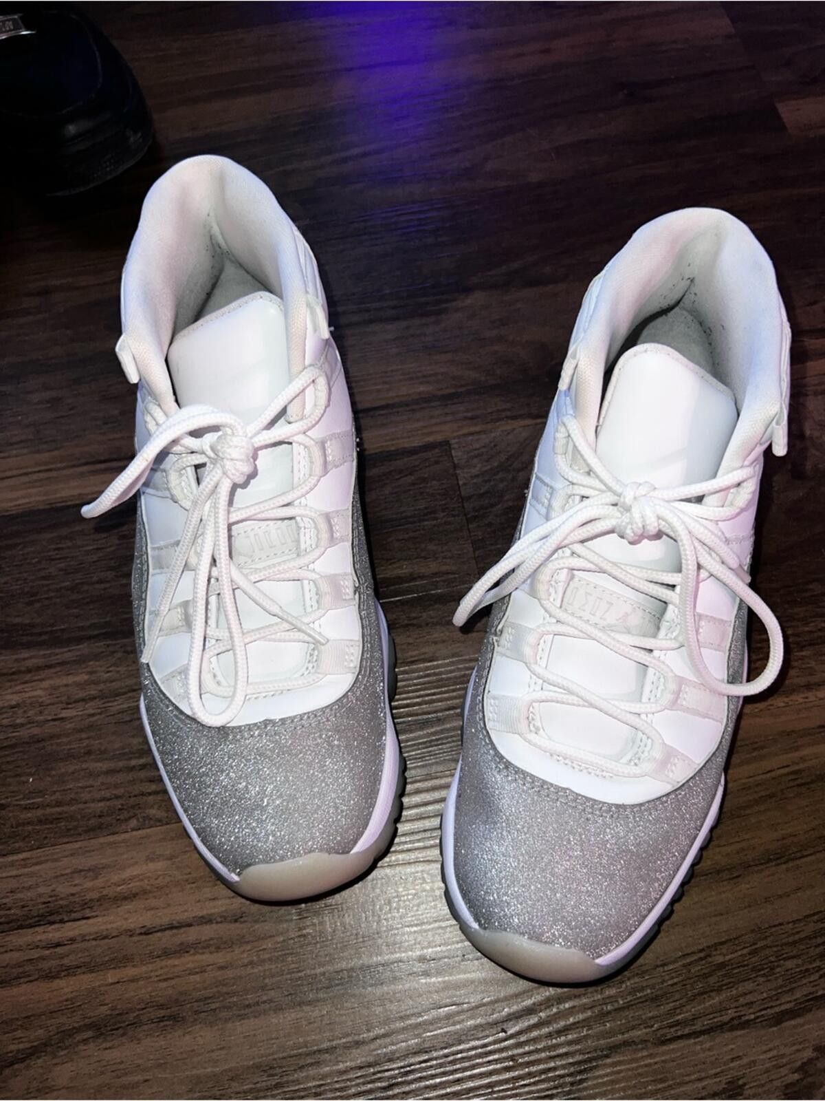 Jordan Brand Air Jordan 11 High “Metallic Silver” | Women’s Size 7.5 Size US 7.5 / IT 37.5 - 3 Thumbnail