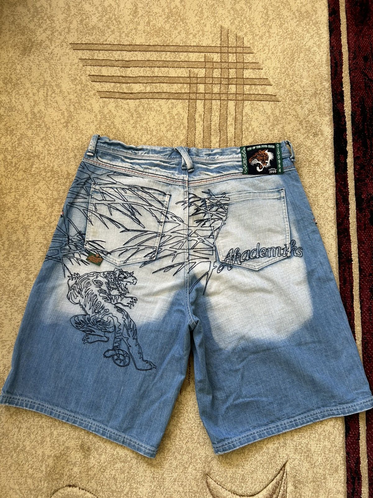 Akademiks Vintage Akademiks Embroidered Baggy Jorts Size US 40 / EU 56 - 1 Thumbnail