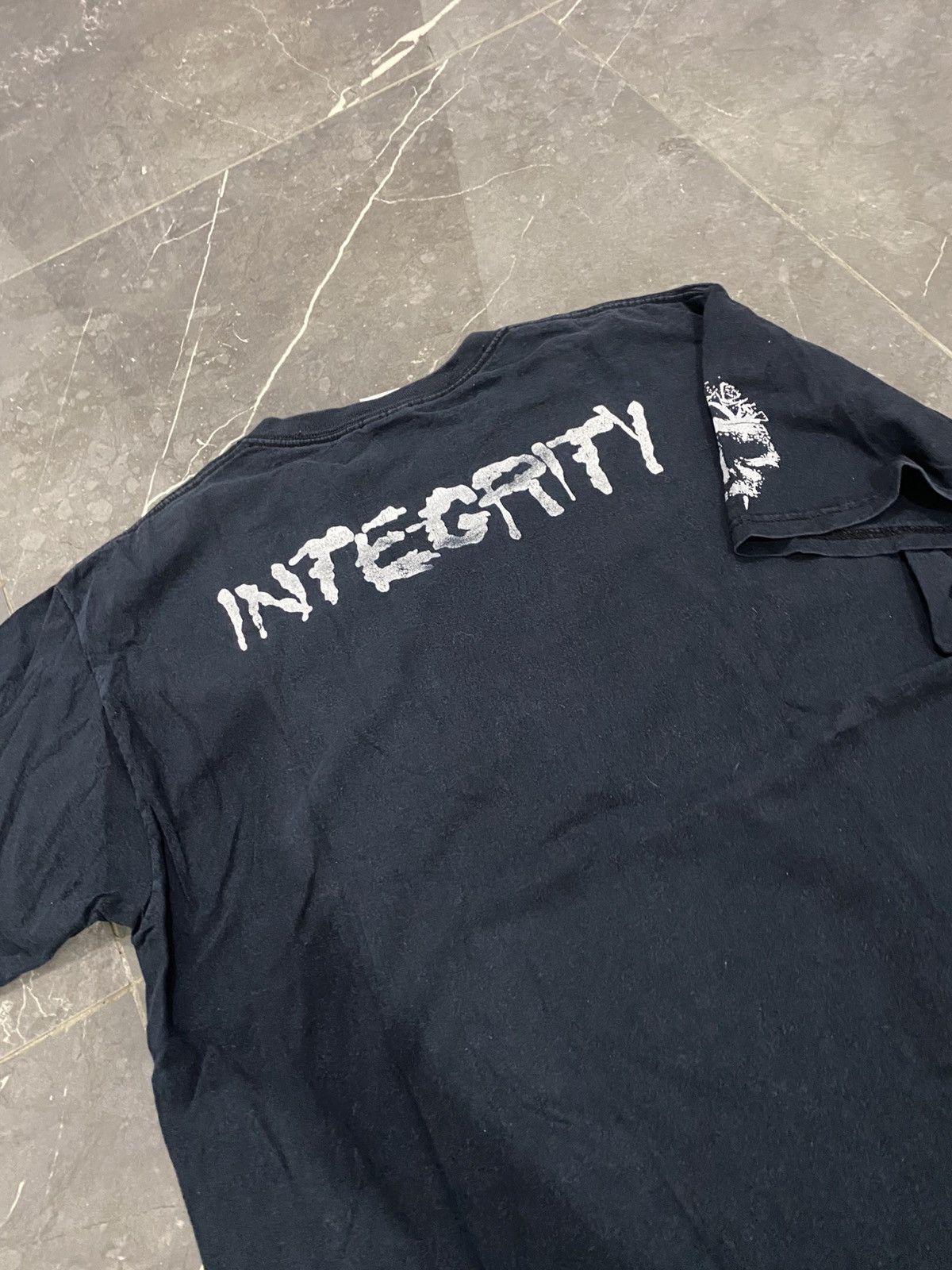 Vintage Vintage Integrity Face Tees Rare Size US L / EU 52-54 / 3 - 2 Thumbnail
