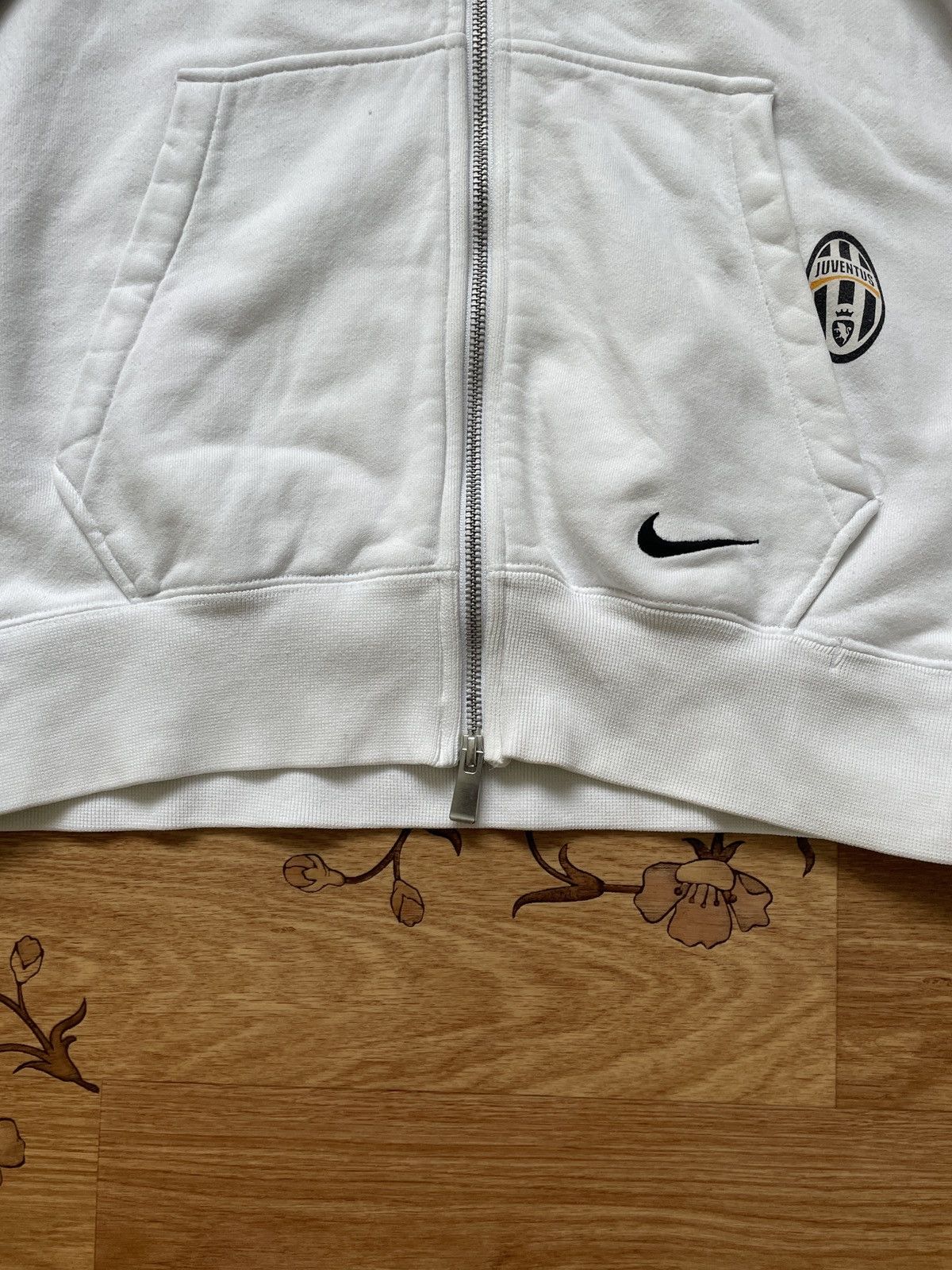 Nike × Vintage Vintage Nike Juventus White Zip Hoodie Size US M / EU 48-50 / 2 - 4 Thumbnail