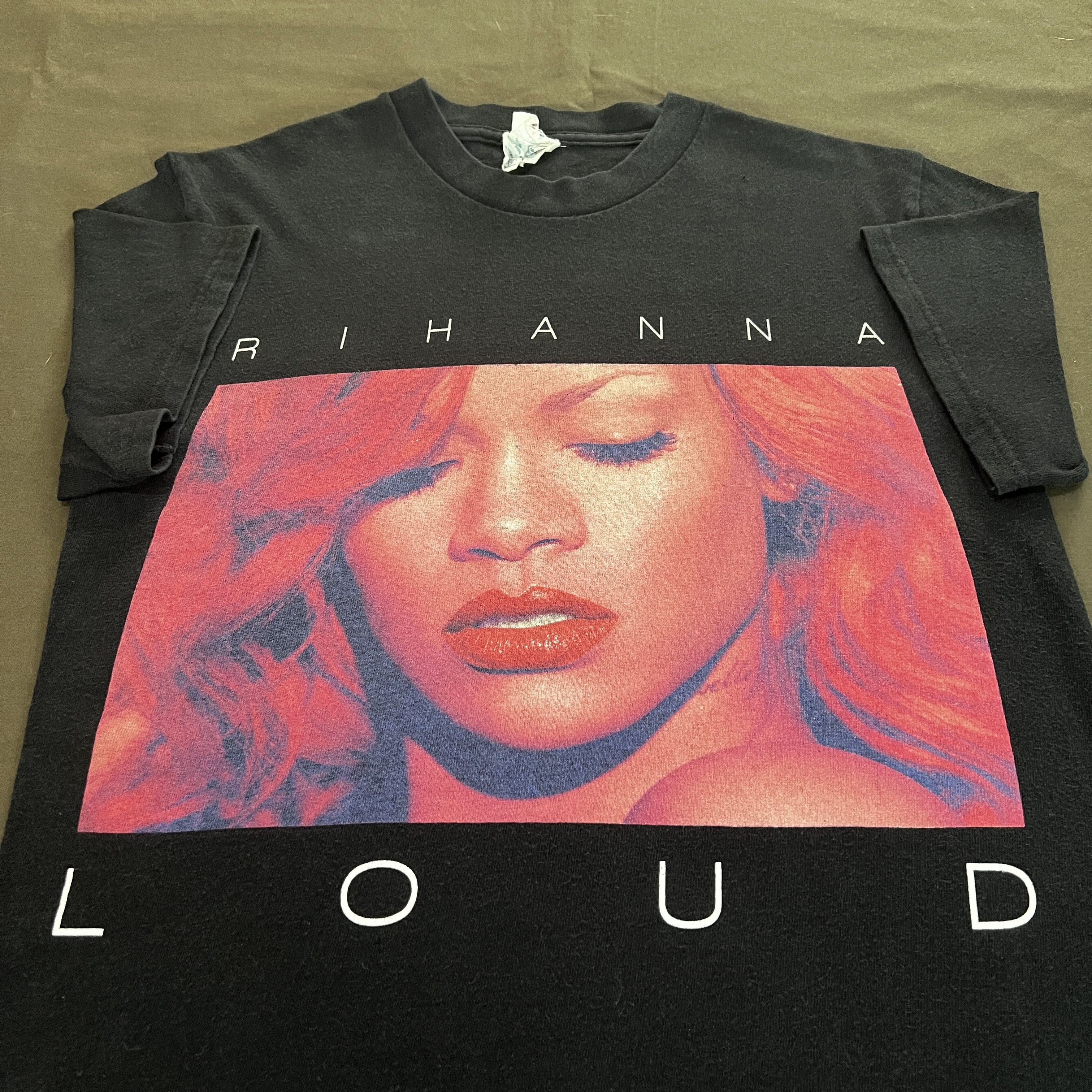 Band Tees × Rap Tees Rihanna Loud Promo Tour Tee Size US S / EU 44-46 / 1 - 1 Thumbnail