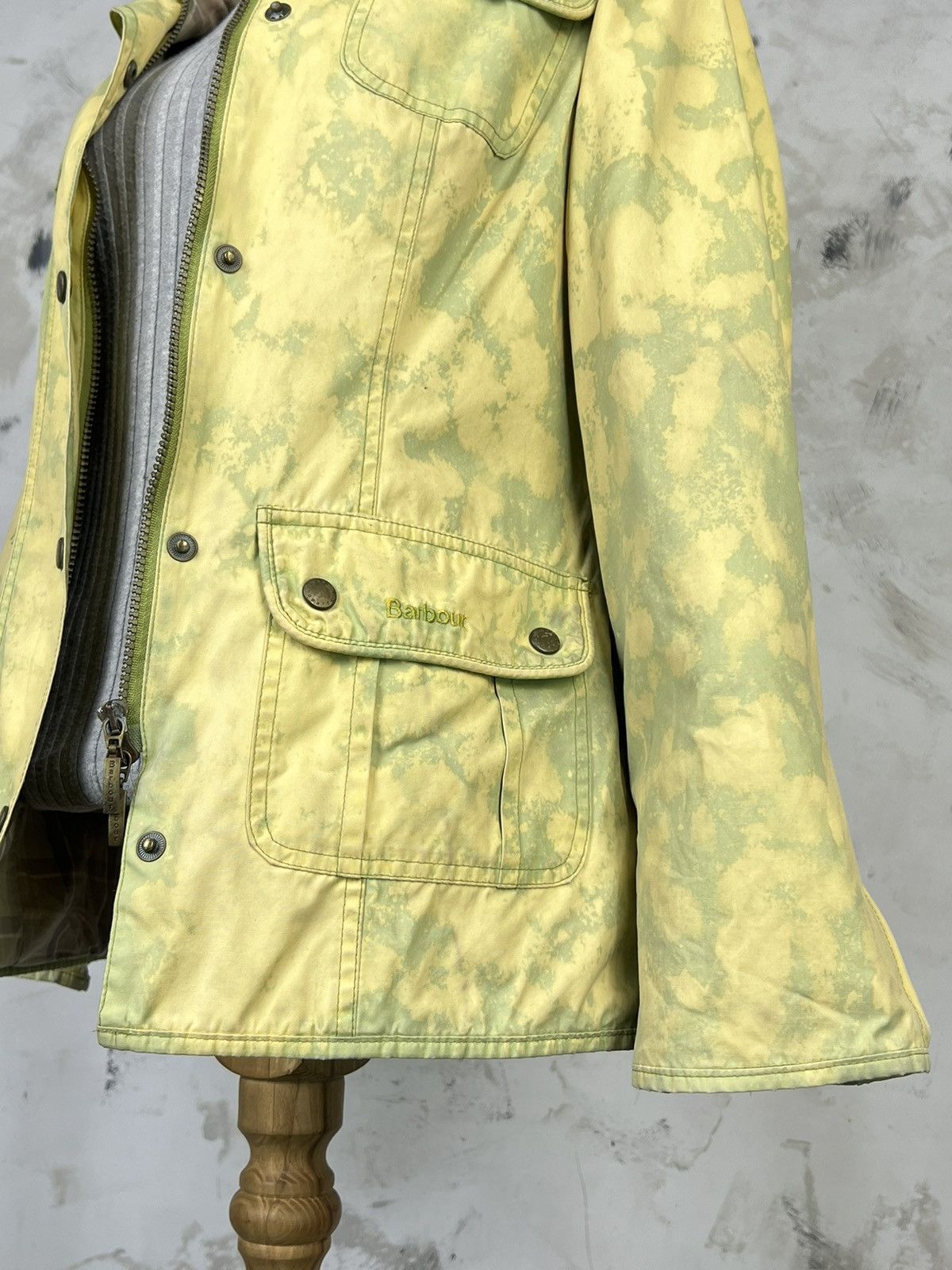 Barbour Vintage Barbour Waxed Custom Jacket Yellow Camo Size 6 S - M Size M / US 6-8 / IT 42-44 - 4 Thumbnail