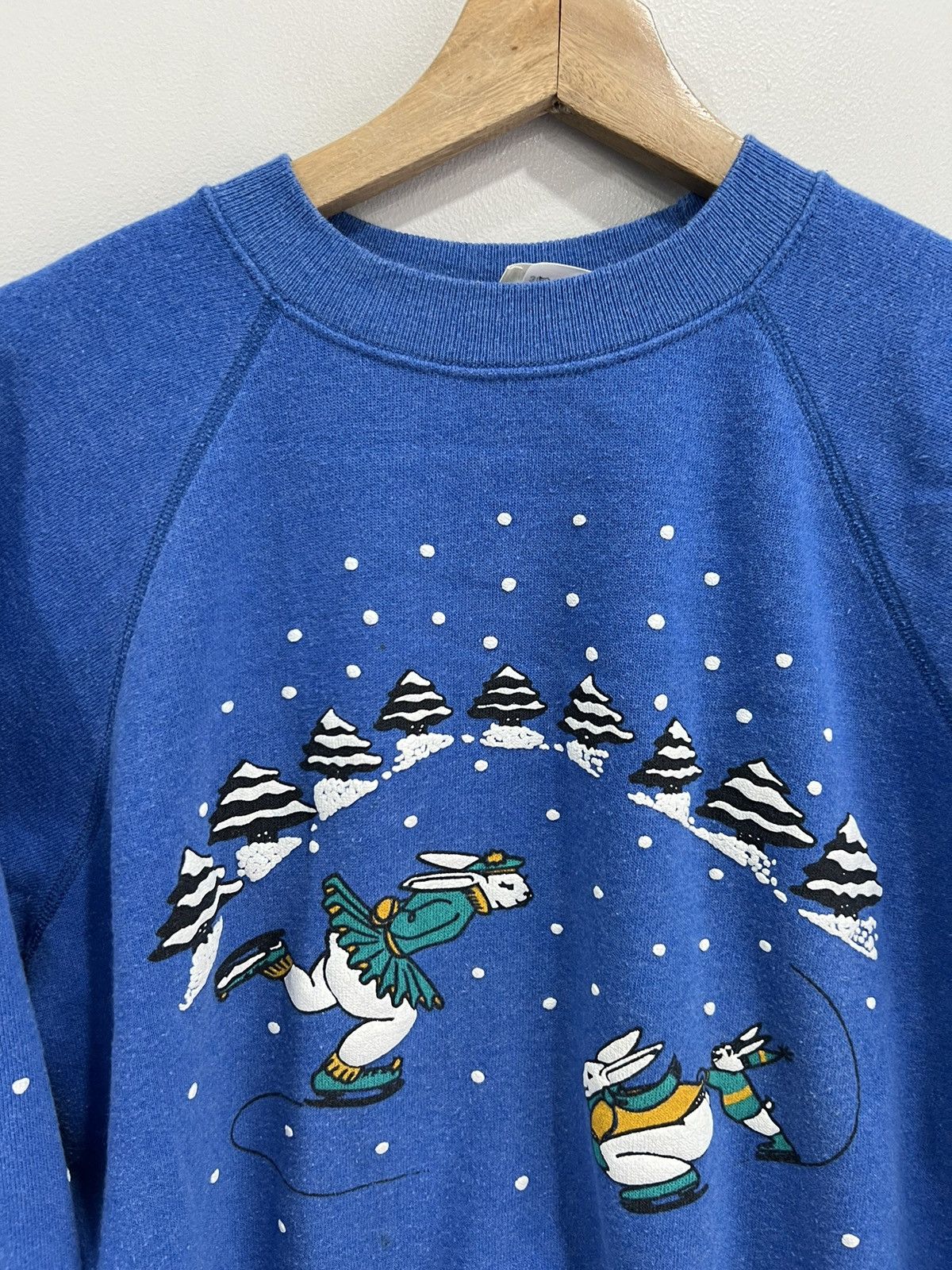Vintage Vintage Womens Skating Bunny Rabbit Sweater ski snowboard Size US M / EU 48-50 / 2 - 3 Thumbnail