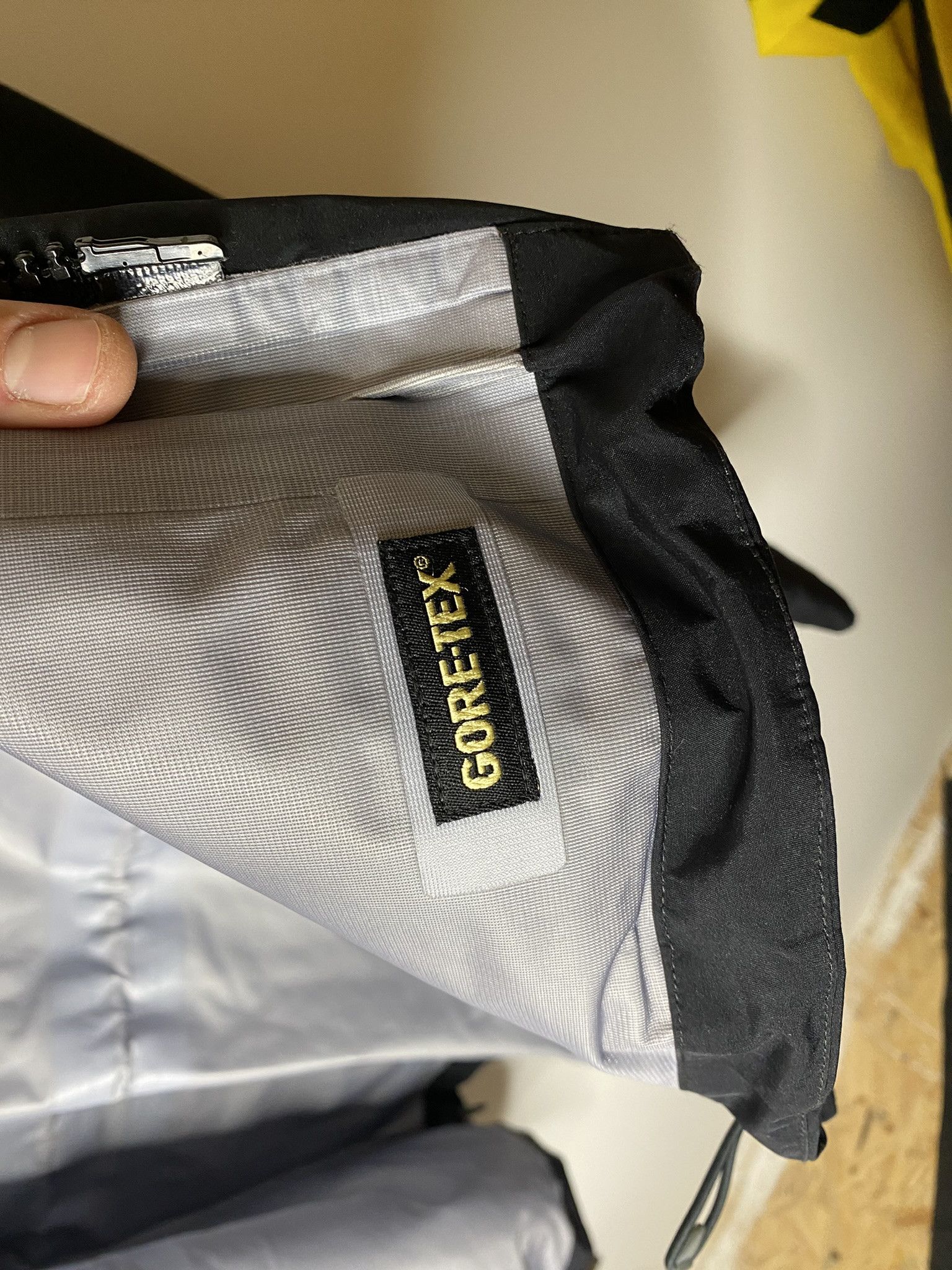 Nike ACG NIKE ACG MEANS ALL CONDITIONS GEAR GORE-TEX JACKET SIZE L Size US L / EU 52-54 / 3 - 9 Thumbnail