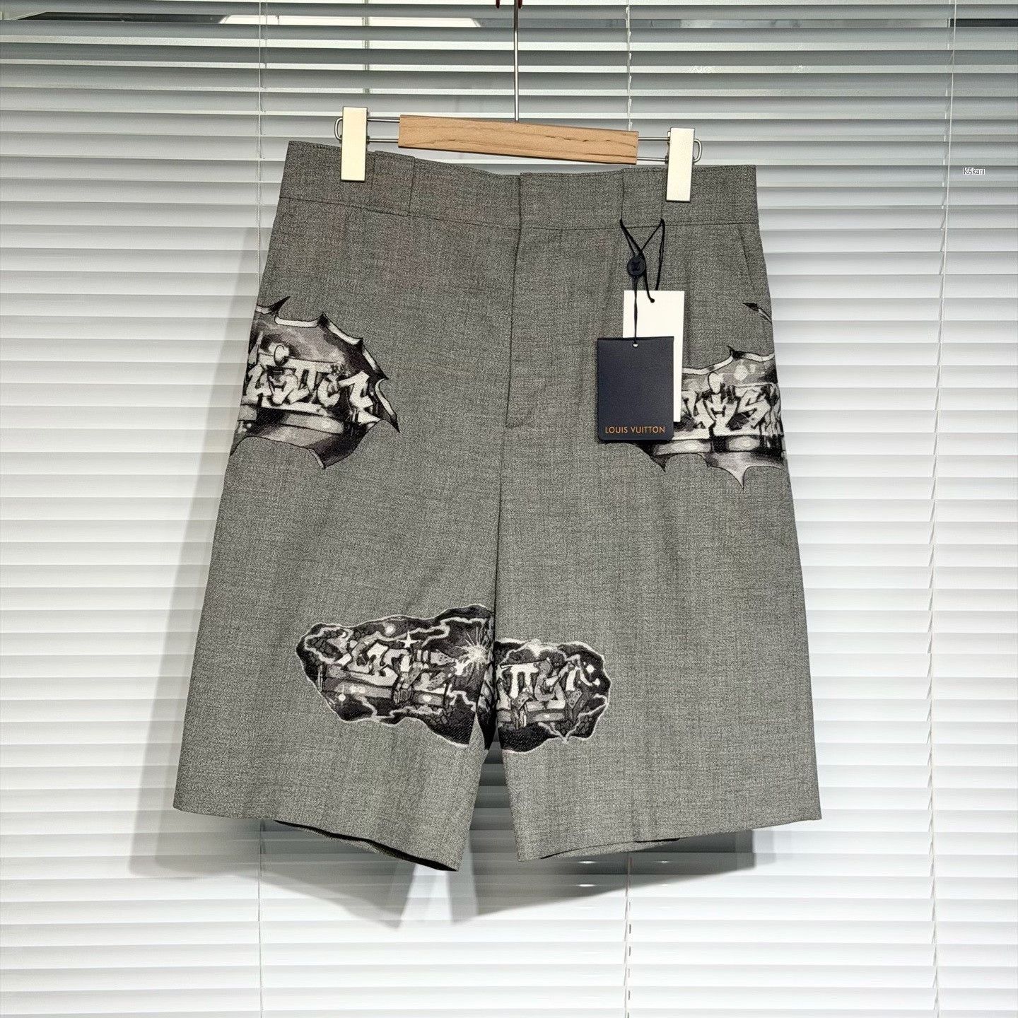 Louis Vuitton LV Gray Graffiti Embroidered Casual Shorts Size US 38 / EU 54 - 1 Thumbnail