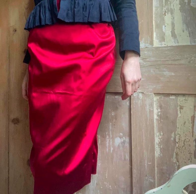 Other Vivienne Westwood A red satin baggy skirt Size 26" / US 2 / IT 38 - 1 Thumbnail