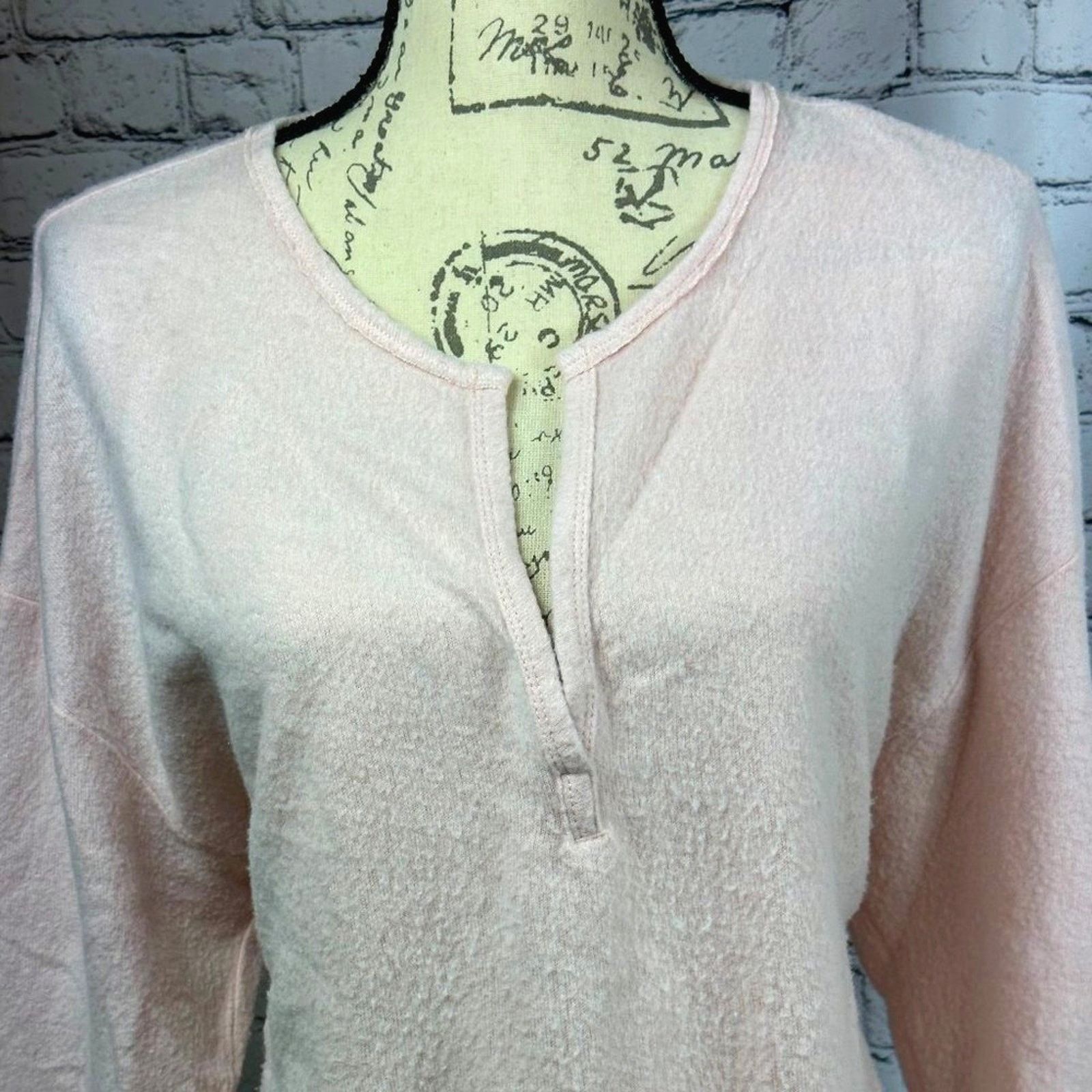 Other Socialite Pink Long Sleeve Fuzzy V-neck Top - size XL Size XL / US 12-14 / IT 48-50 - 7 Thumbnail