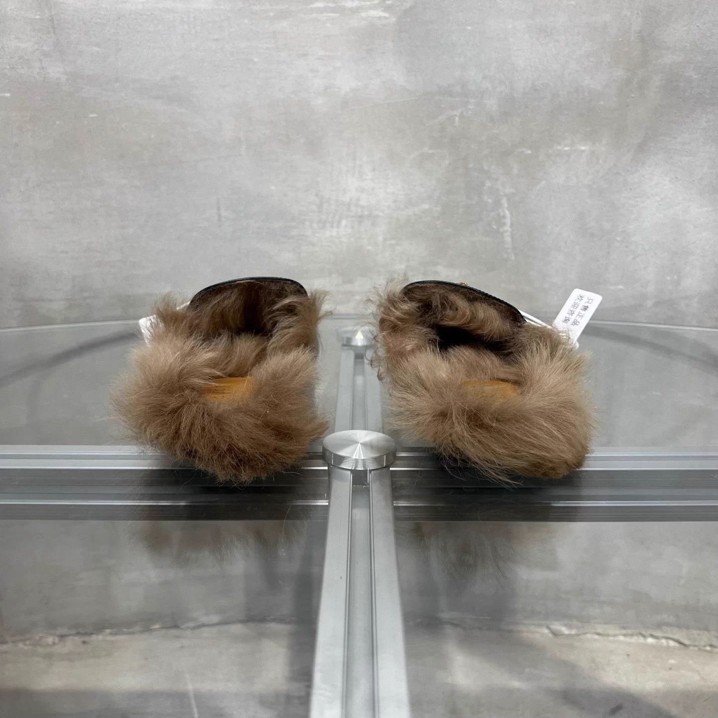 Gucci Gucci fur slippers black size 36 Size US 5 / IT 35 - 6 Thumbnail