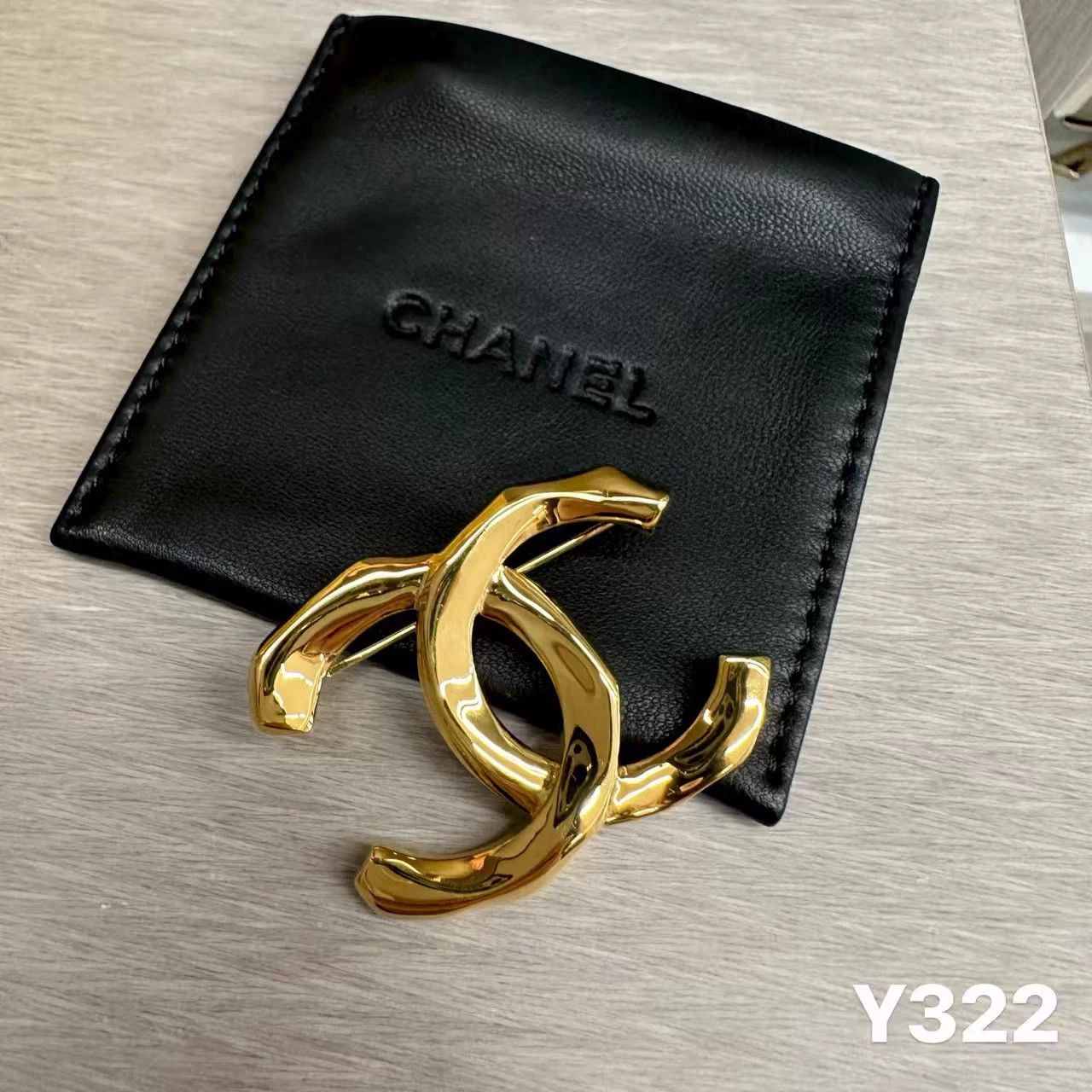 Chanel Chanel 23A Irregular CC Brooch New w/ Dust Bag Y322 Size ONE SIZE - 2 Thumbnail