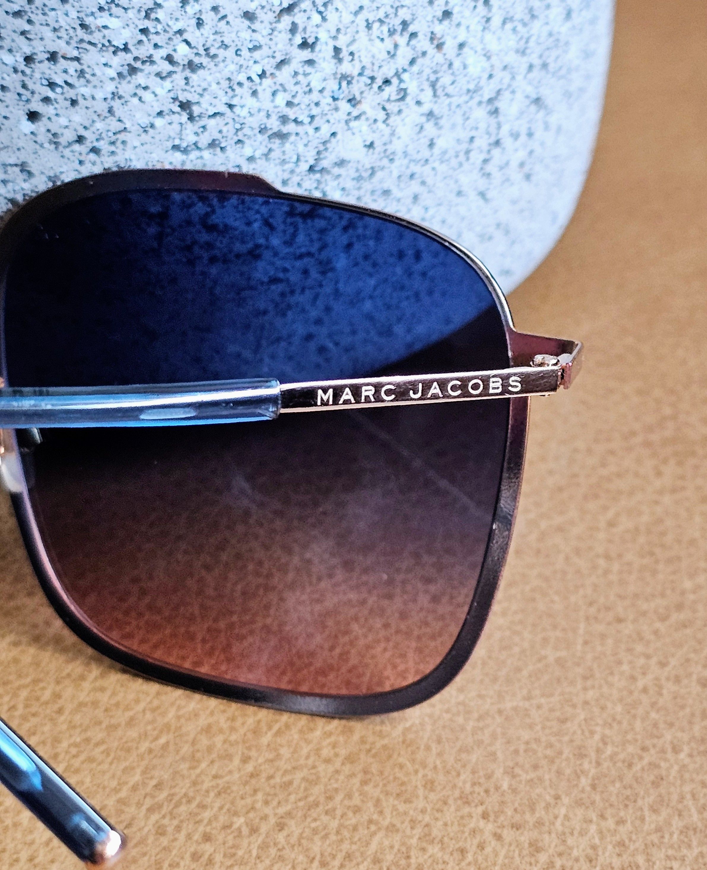 Marc Jacobs Marc Jacobs Square, Gold Metal Frame, Gradiant Lenses. Rare. Size ONE SIZE - 6 Thumbnail