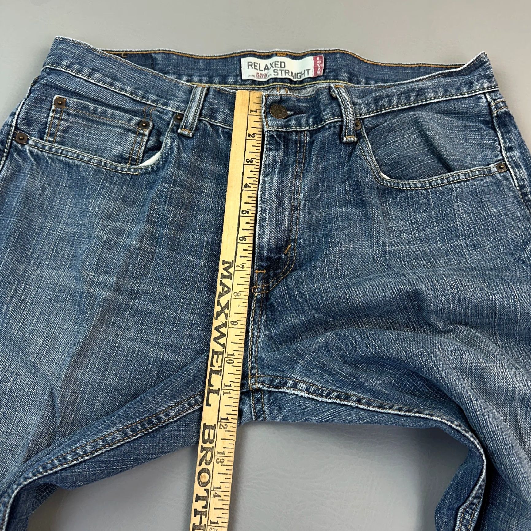 Levi's VINTAGE Levi's 559 Jeans Mens 34x32 Blue Denim Relaxed Straight Grunge Y2K Jeans Mens Size US 34 / EU 50 - 6 Thumbnail