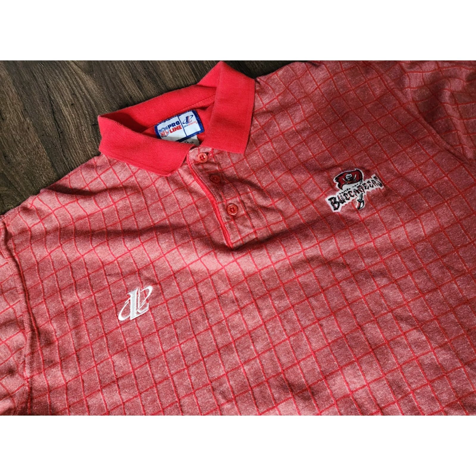 Logo Athletic VINTAGE Logo Athletic Polo Shirt Mens XL NFL Tampa Bay Buccaneers Logo Athletic Polo Shirt 90s Football Golf Red Cotton Knit Short Sleeve Collared Size US XL / EU 56 / 4 - 2 Thumbnail