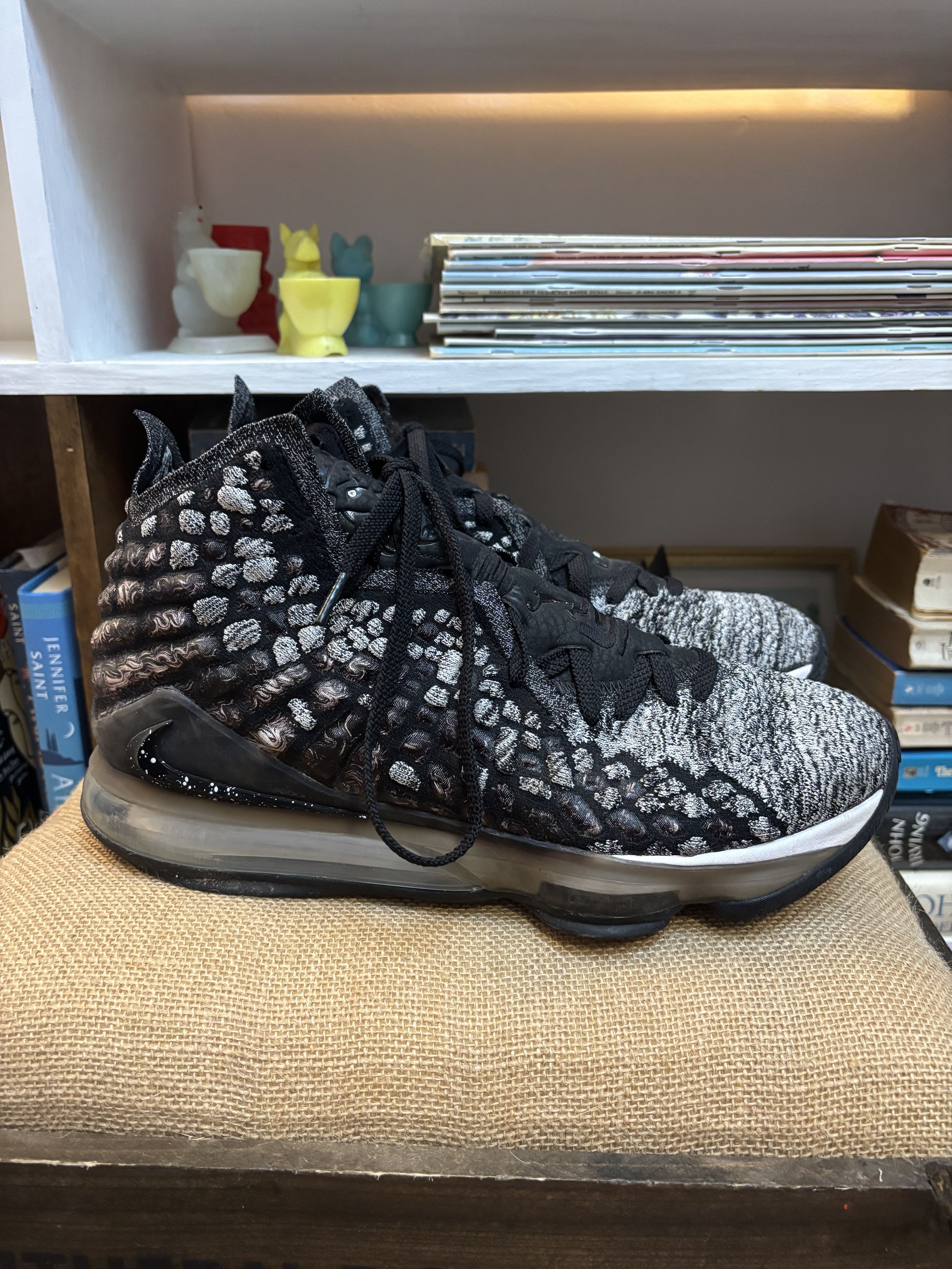 Nike NIKE LEBRON XVII 17 BLACK-BLACK-WHITE SZ 11 RARE! Size US 11 / EU 44 - 1 Thumbnail