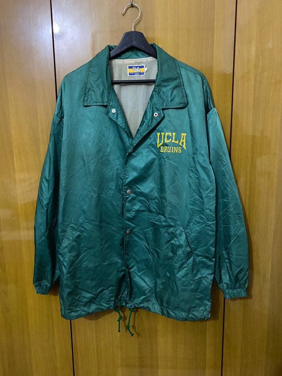 Vintage Vintage 90s Ucla Bruins Nylon Coach Jacket Size US L / EU 52-54 / 3 - 3 Thumbnail