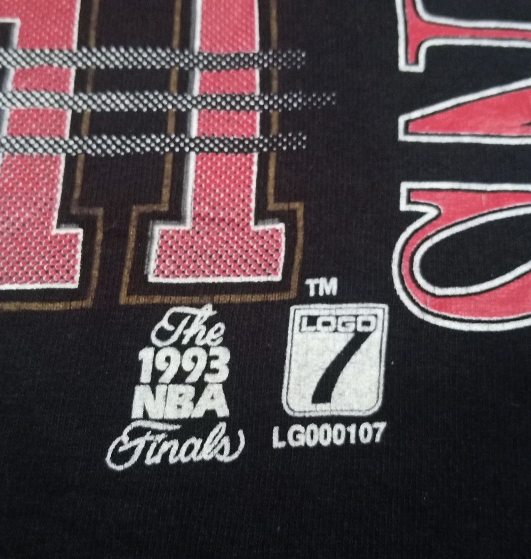 Fruit Of The Loom × NBA Vintage 90s Chicago Bulls 3 Peat NBA World Champions T-shirt Size US L / EU 52-54 / 3 - 9 Thumbnail