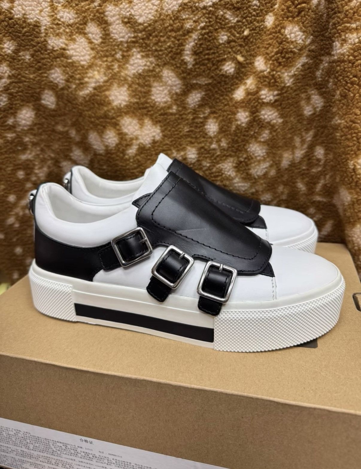 Alexander McQueen Alexander McQueen Triple Strap Low Top Sneakers K37 Size US 7 / IT 37 - 1 Thumbnail