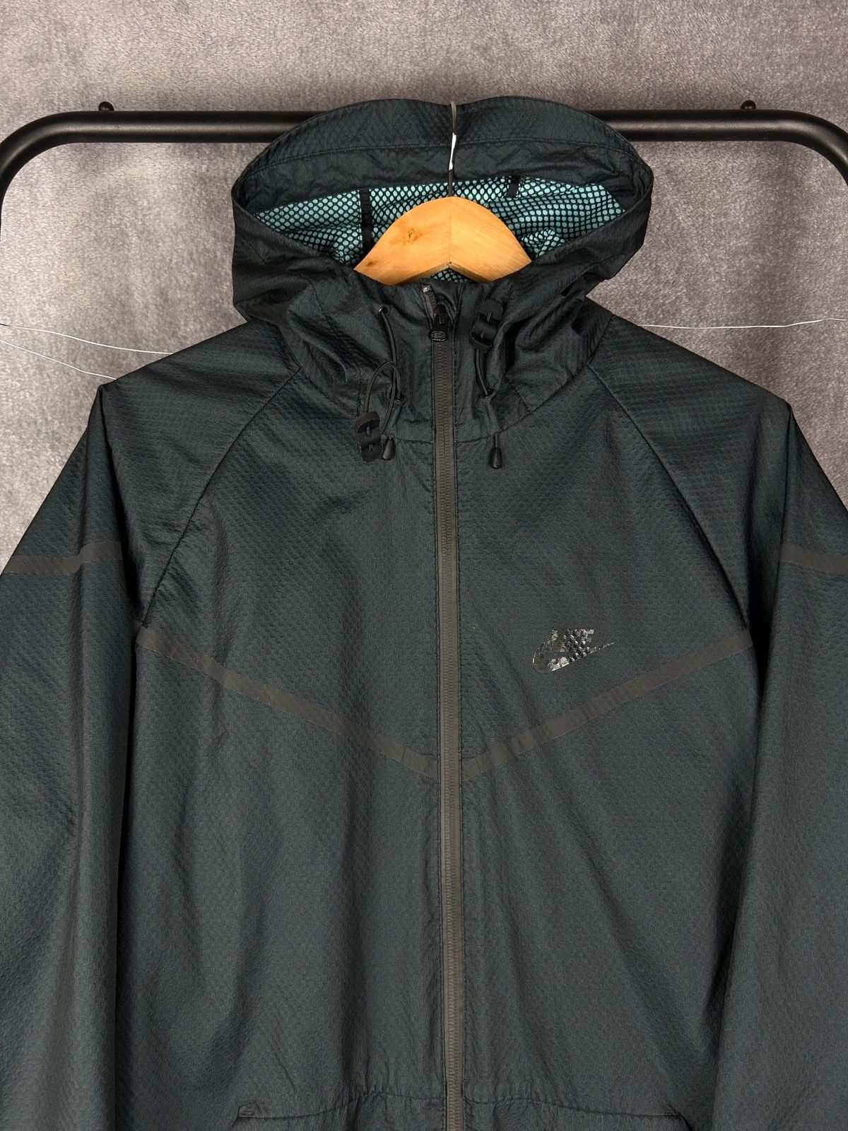 Nike Nike Tech Fleece windbreaker jacket mini logo print zip Size US L / EU 52-54 / 3 - 3 Thumbnail