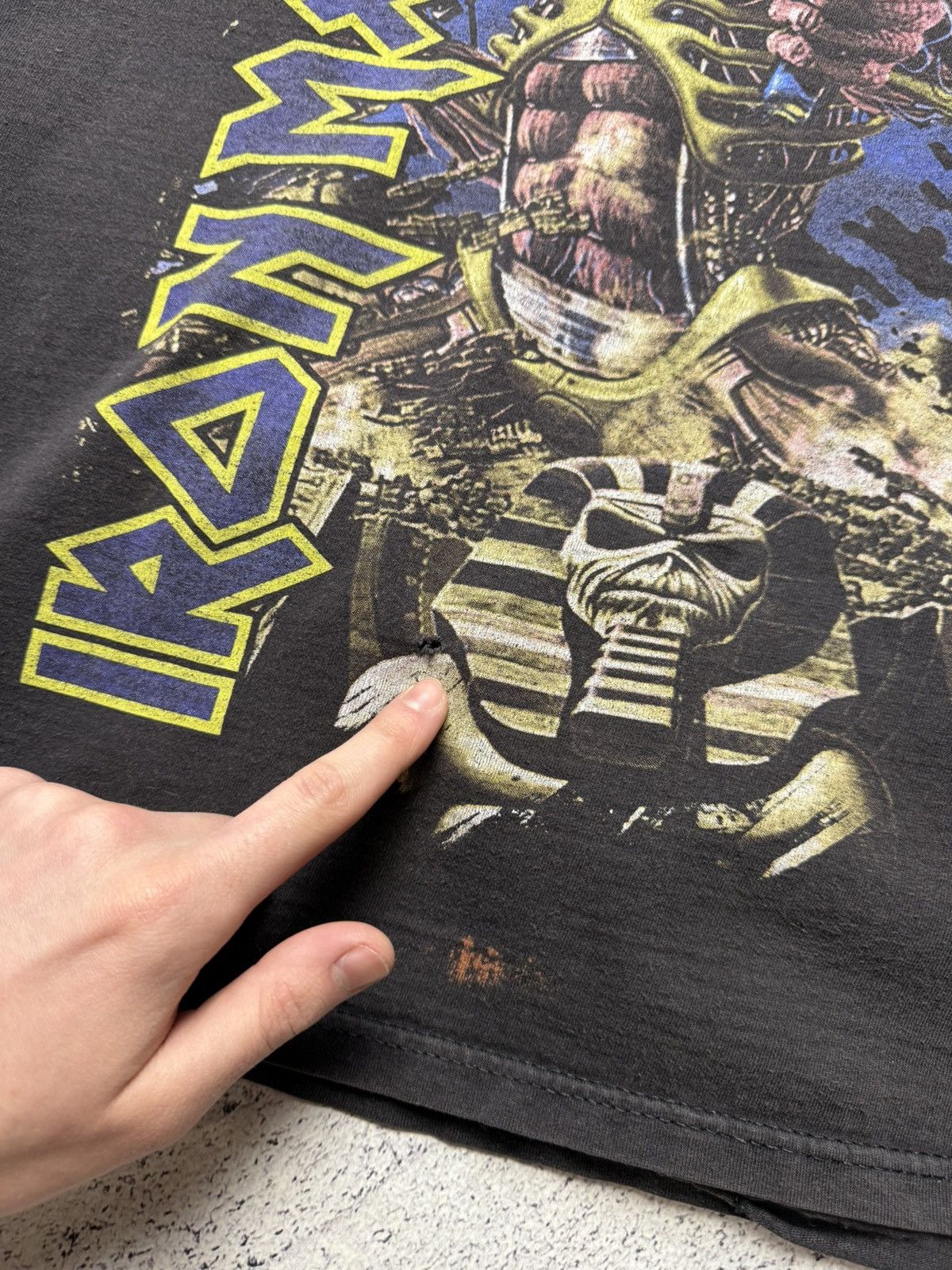 Iron Maiden Vintage Iron Maiden Distressed Tour Tshirt 90s Size US XL / EU 56 / 4 - 12 Thumbnail