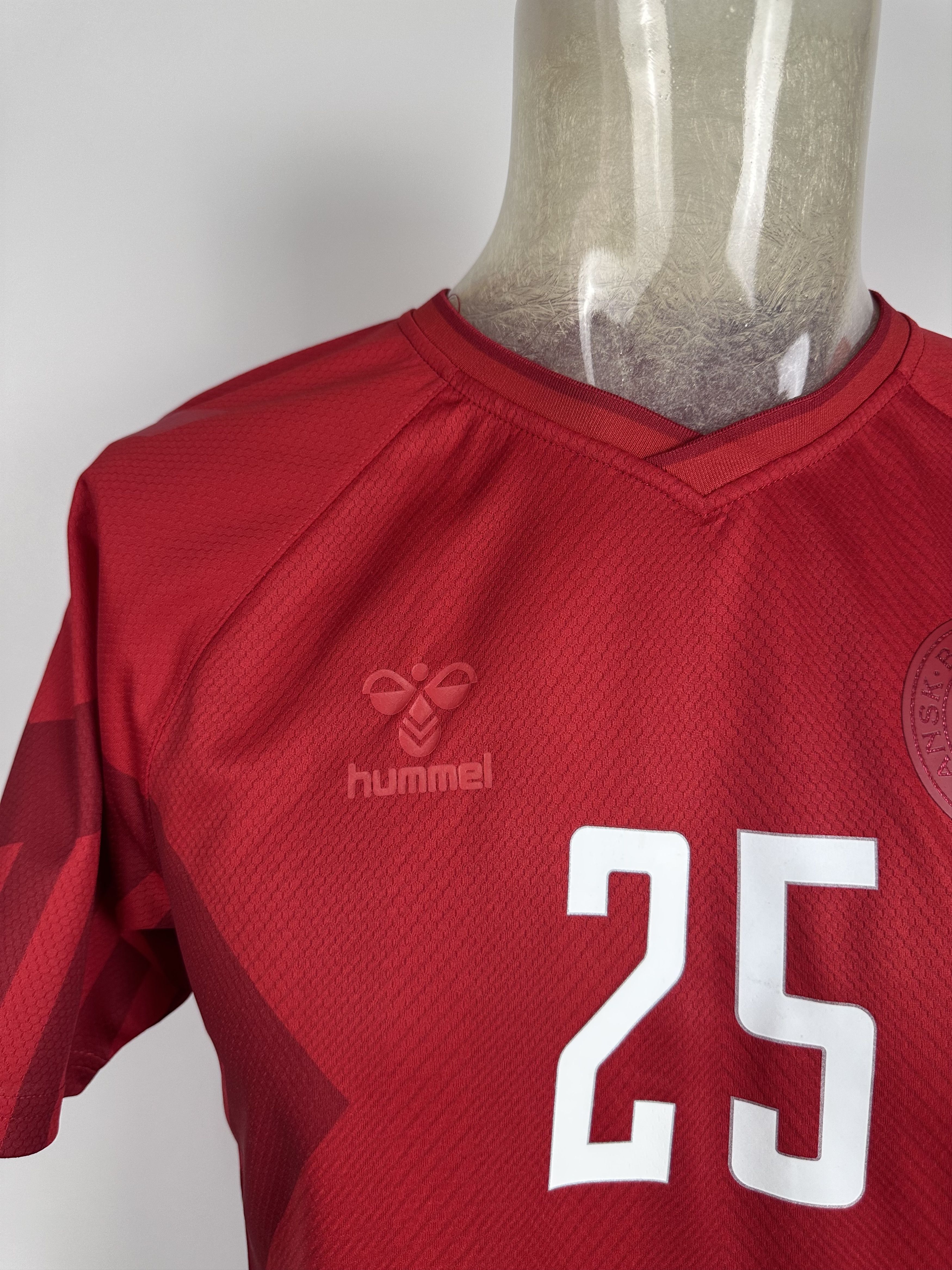 Hummel DENMARK 2022 2023 FOOTBALL SHIRT SOCCER JERSEY #25 LINDSTROM Size US S / EU 44-46 / 1 - 6 Thumbnail