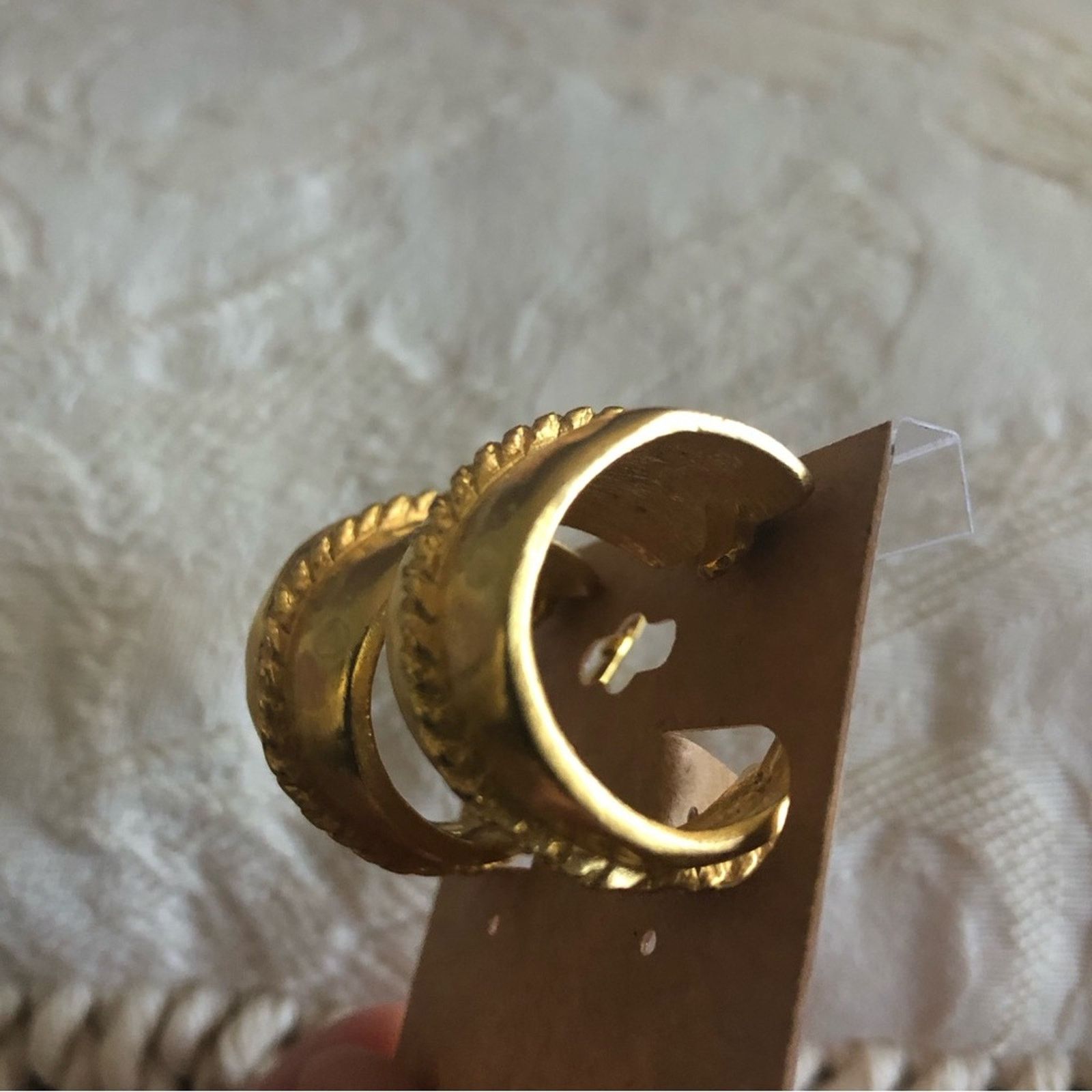 Kenneth Jay Lane Vintage 70s-80s Kenneth Jay Lane matte gold clip on earrings Size ONE SIZE - 4 Thumbnail