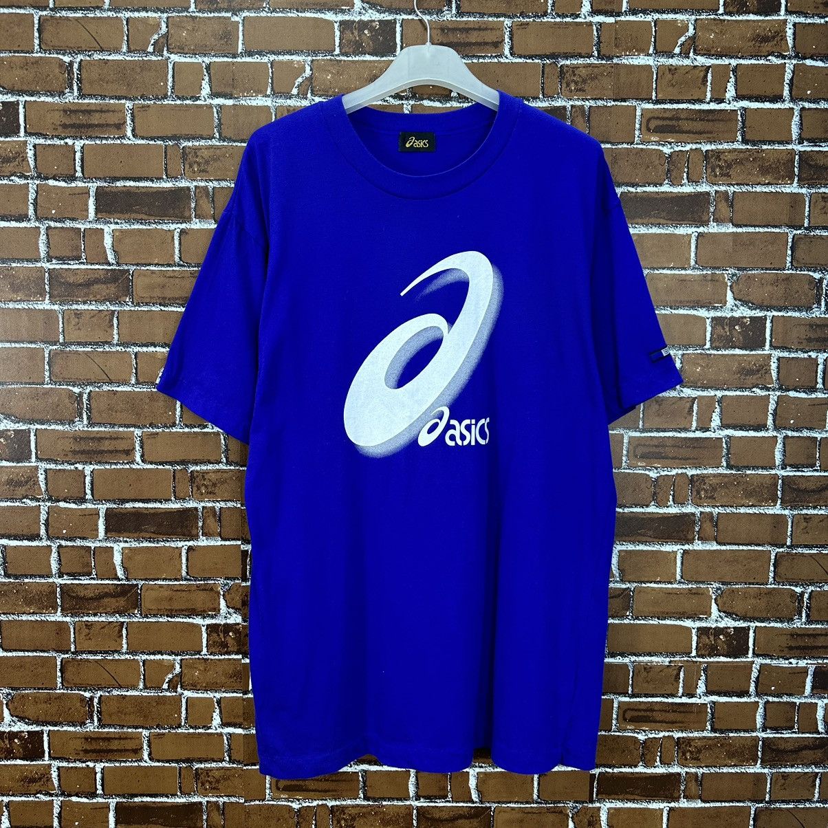 Asics 80s Asics Big Logo Single Stitch Vintage Tshirt A858 Size US L / EU 52-54 / 3 - 1 Thumbnail