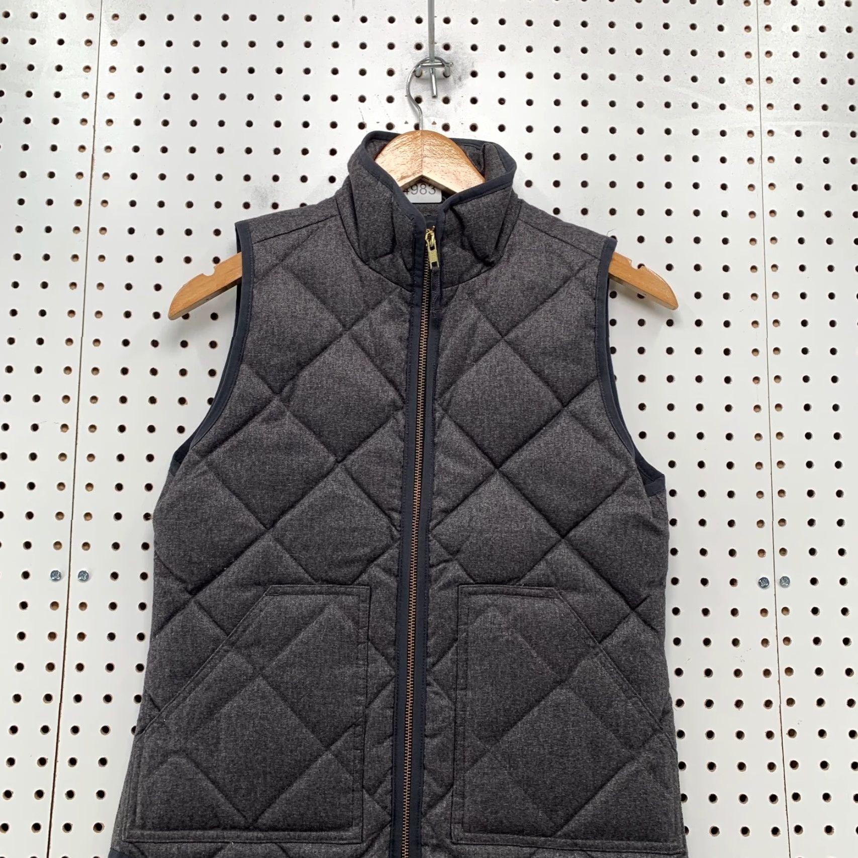 J.Crew JCrew Down Puffer Vest Womens 2XS Gray Sleeveless Quilted Layers Winter Vest Gray 2XS Womens Mens Girls Bags? Size XXS / US 00 / IT 34 - 2 Thumbnail
