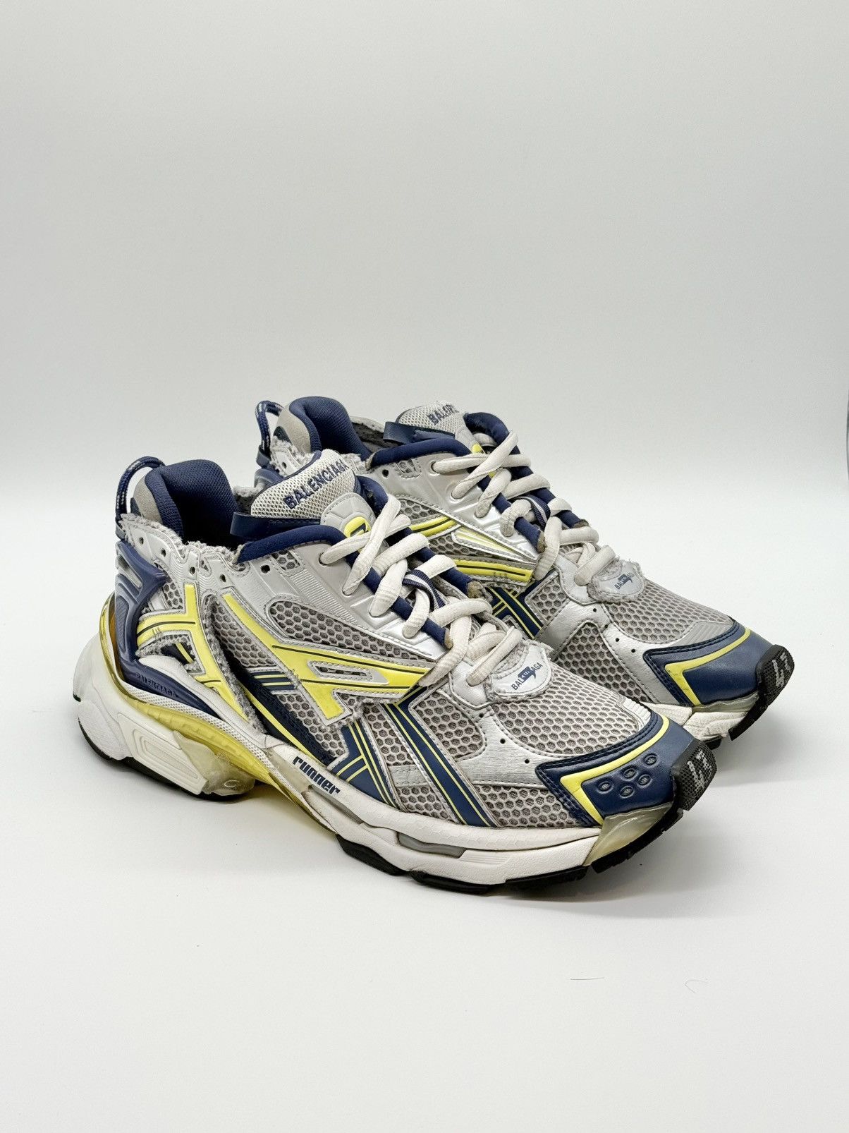 Balenciaga WORN TWICE Size 10 - Balenciaga Runner Grey  display picture 2