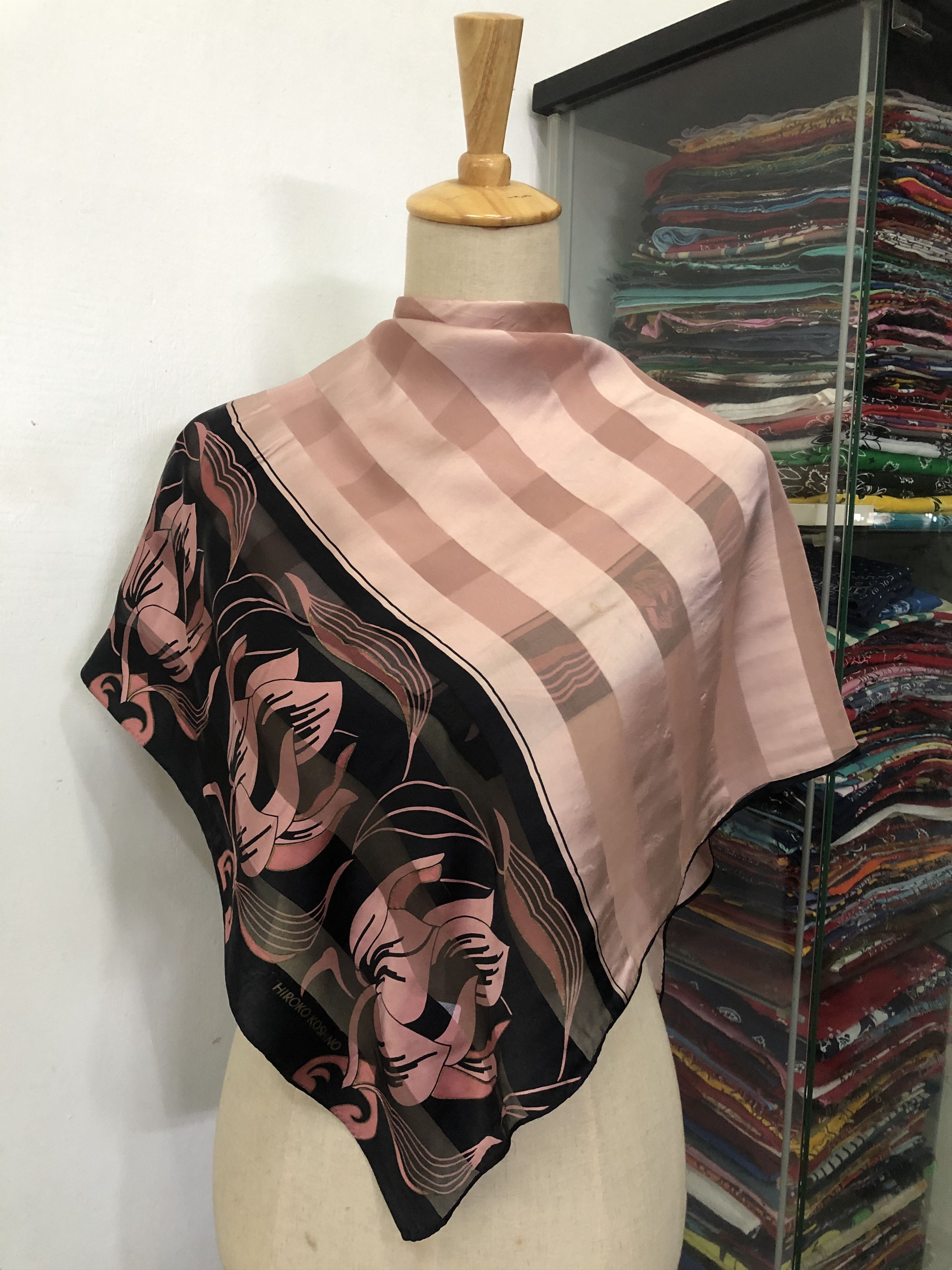 Hiroko Koshino Homme × Vintage Vintage Hiroko Koshino Silk Scarf Size ONE SIZE - 1 Thumbnail