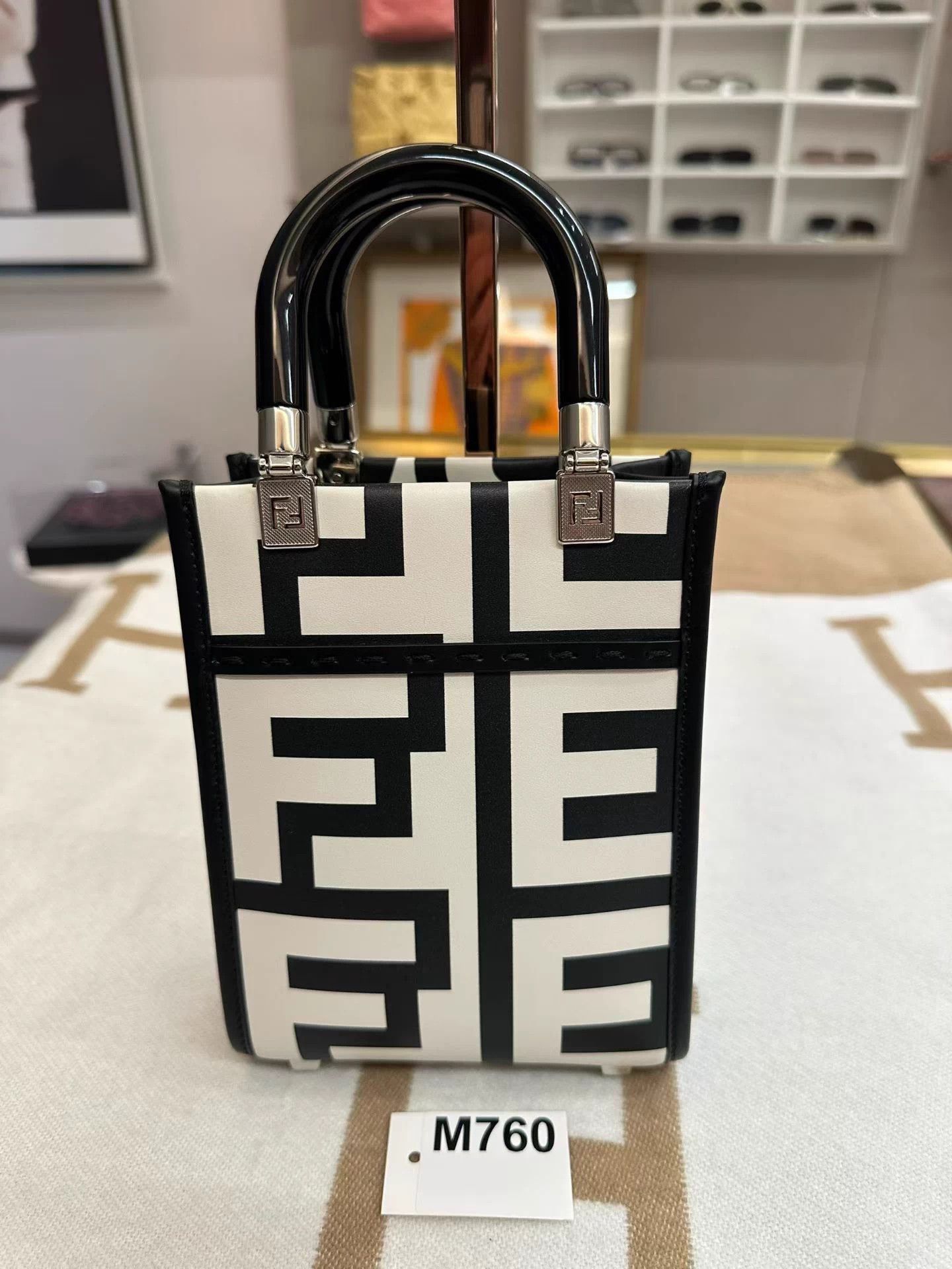 Fendi Fendi Black & White Monogram Tote Bag Size ONE SIZE - 2 Thumbnail