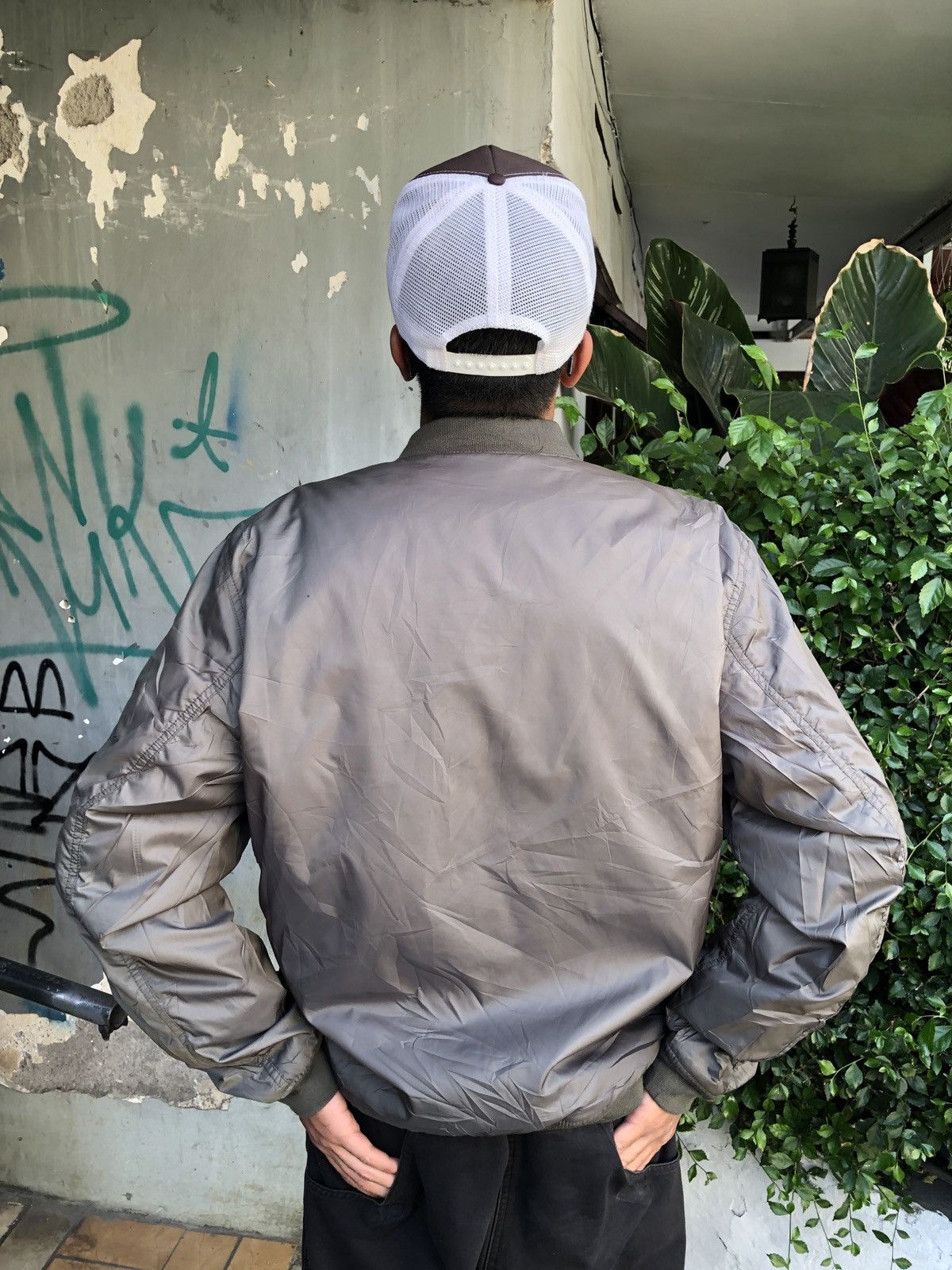 Uniqlo UNIQLO BOMBER TYPE MA1 Size US L / EU 52-54 / 3 - 5 Thumbnail