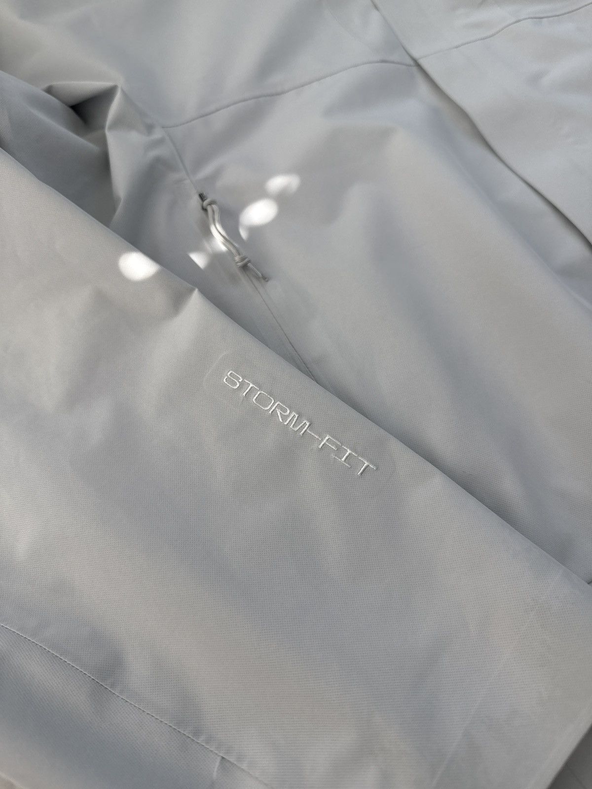 Nike ACG Nike ACG Storm Fit Cascade Rains Waterproof Jacket White Size US M / EU 48-50 / 2 - 11 Thumbnail