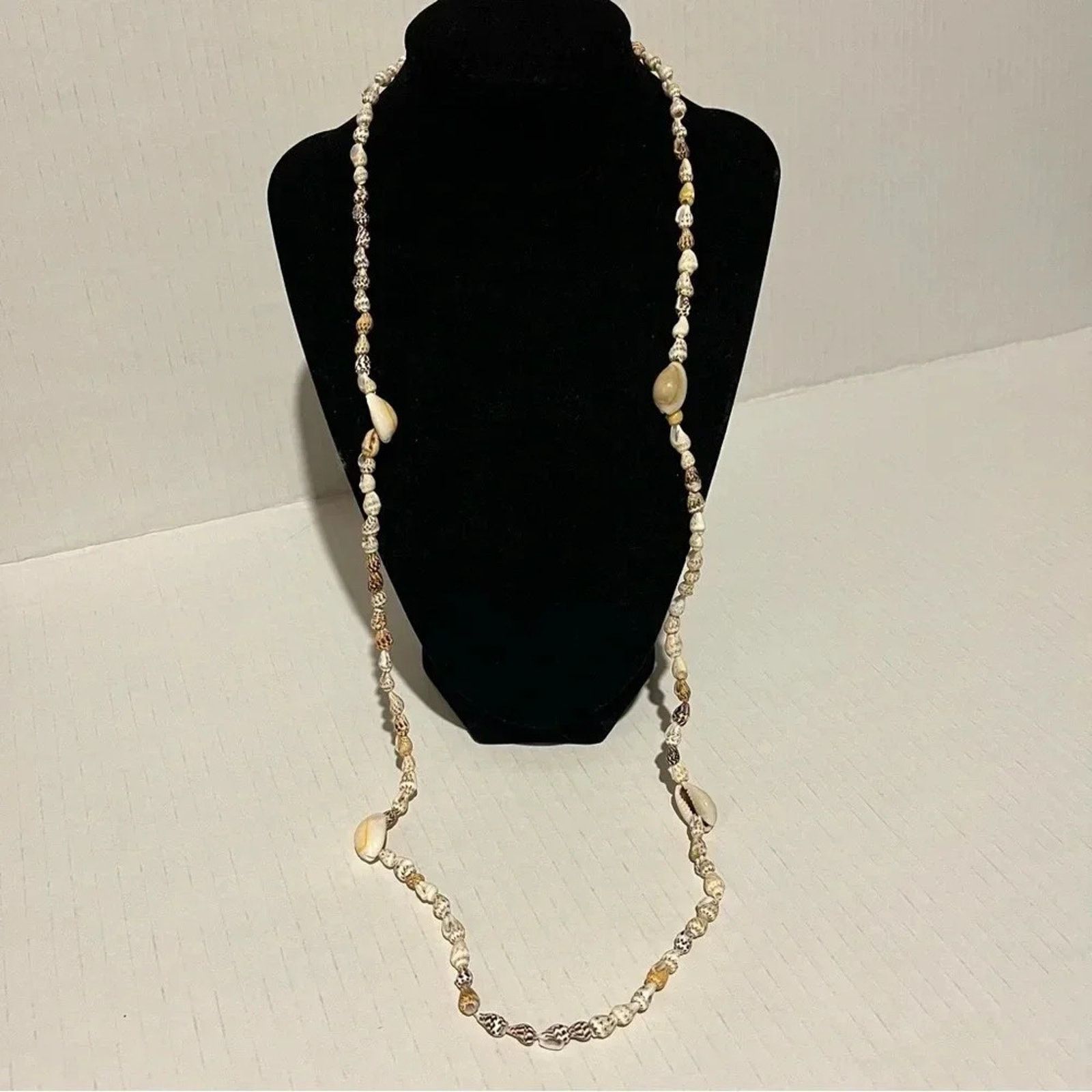 Other Cowrie & Momi Shell Beaded Statement Necklace Fashion Hawaii Size ONE SIZE - 1 Thumbnail