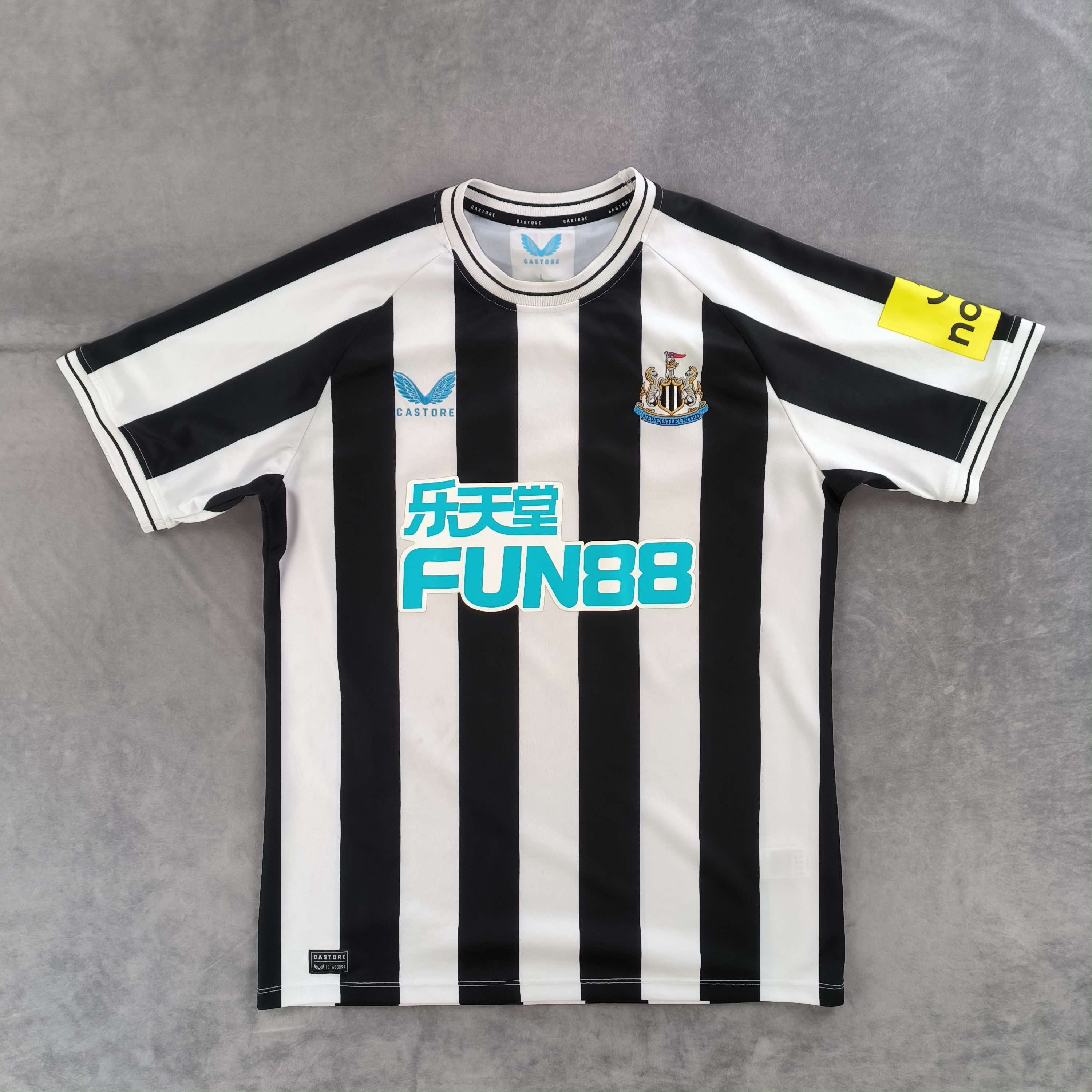 Castore Newcastle United 2022-23 Castore home football jersey size L Size US L / EU 52-54 / 3 - 1 Thumbnail