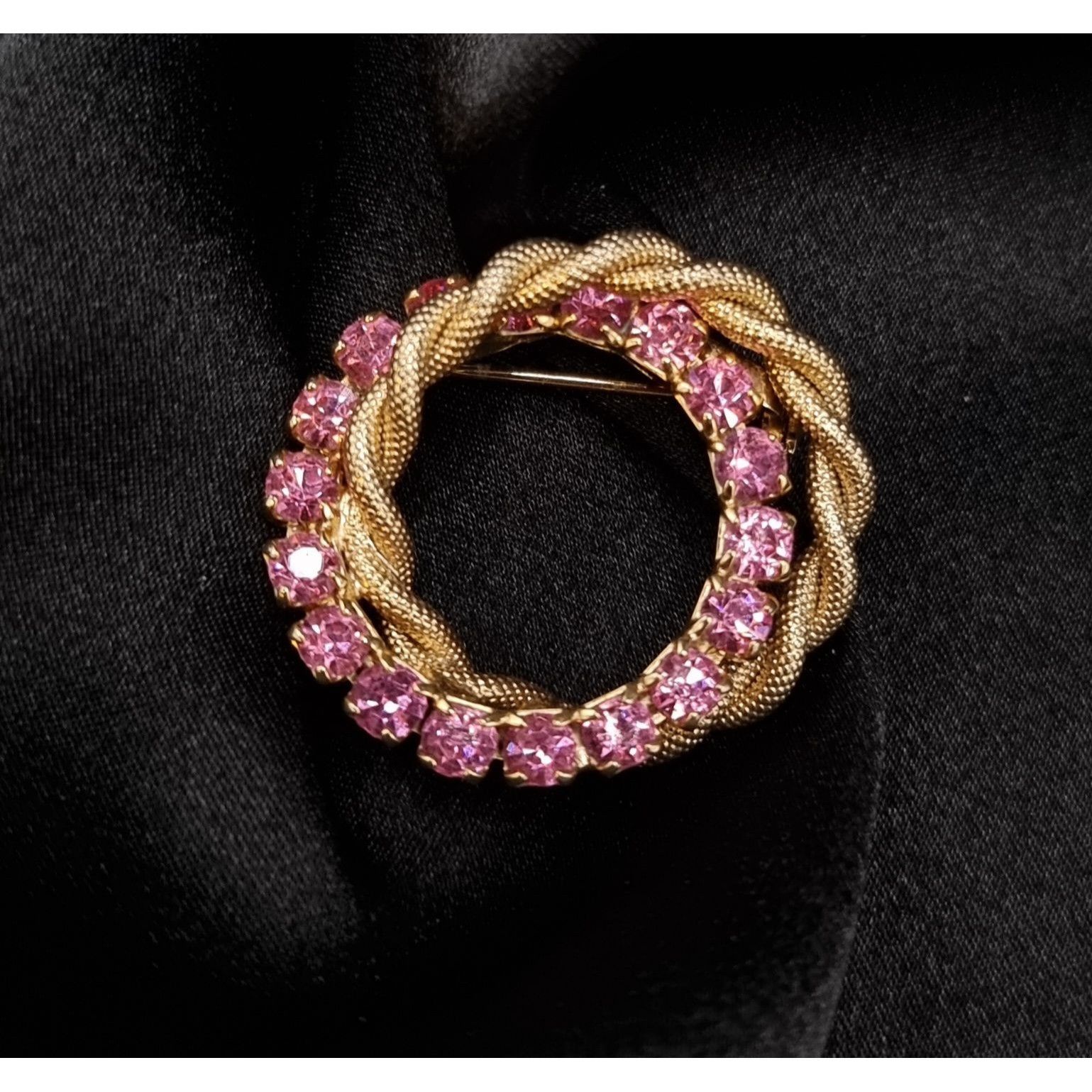 Vintage Vintage 1960s-1980s Gold-Tone Rhinestone Circle Pink Brooch Size ONE SIZE - 2 Thumbnail