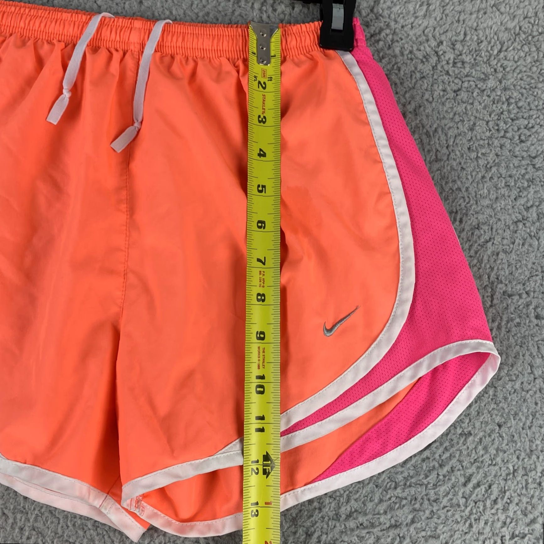 Nike Nike Women Gym Active Running Shorts S Coral Neon / 48-26 Athletic Size Small Women's Shorts Coral Neon Size 28" / US 6 / IT 42 - 6 Thumbnail