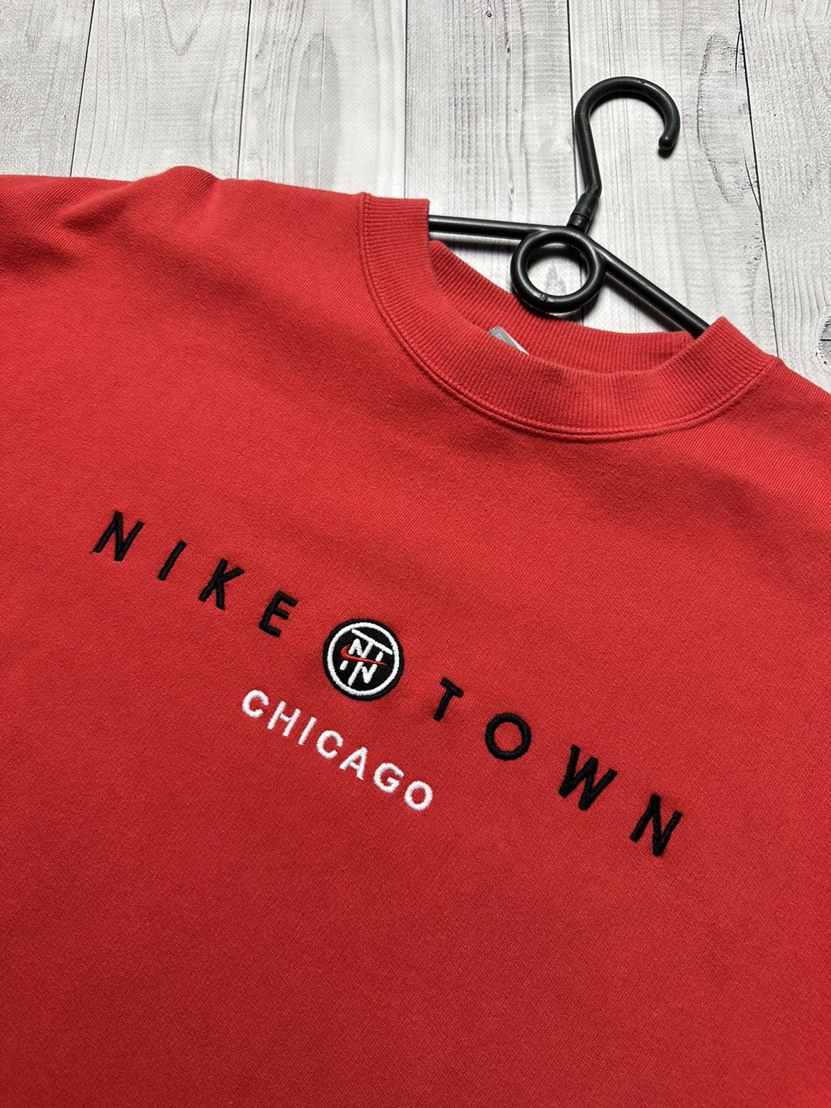 Nike × Vintage Vintage Nike Town Chicago red sweatshirt logo size L Size US L / EU 52-54 / 3 - 3 Thumbnail