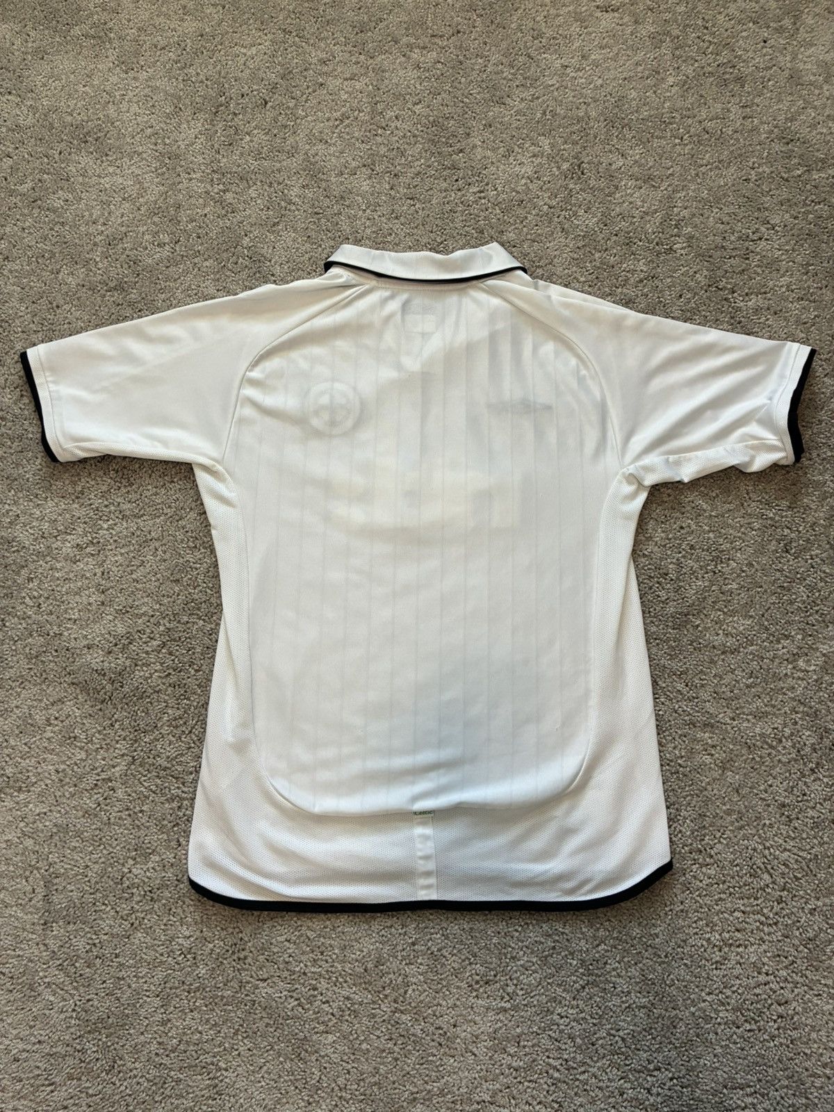 Umbro 2001/2002 Celtic FC Away Kit Size US M / EU 48-50 / 2 - 2 Thumbnail