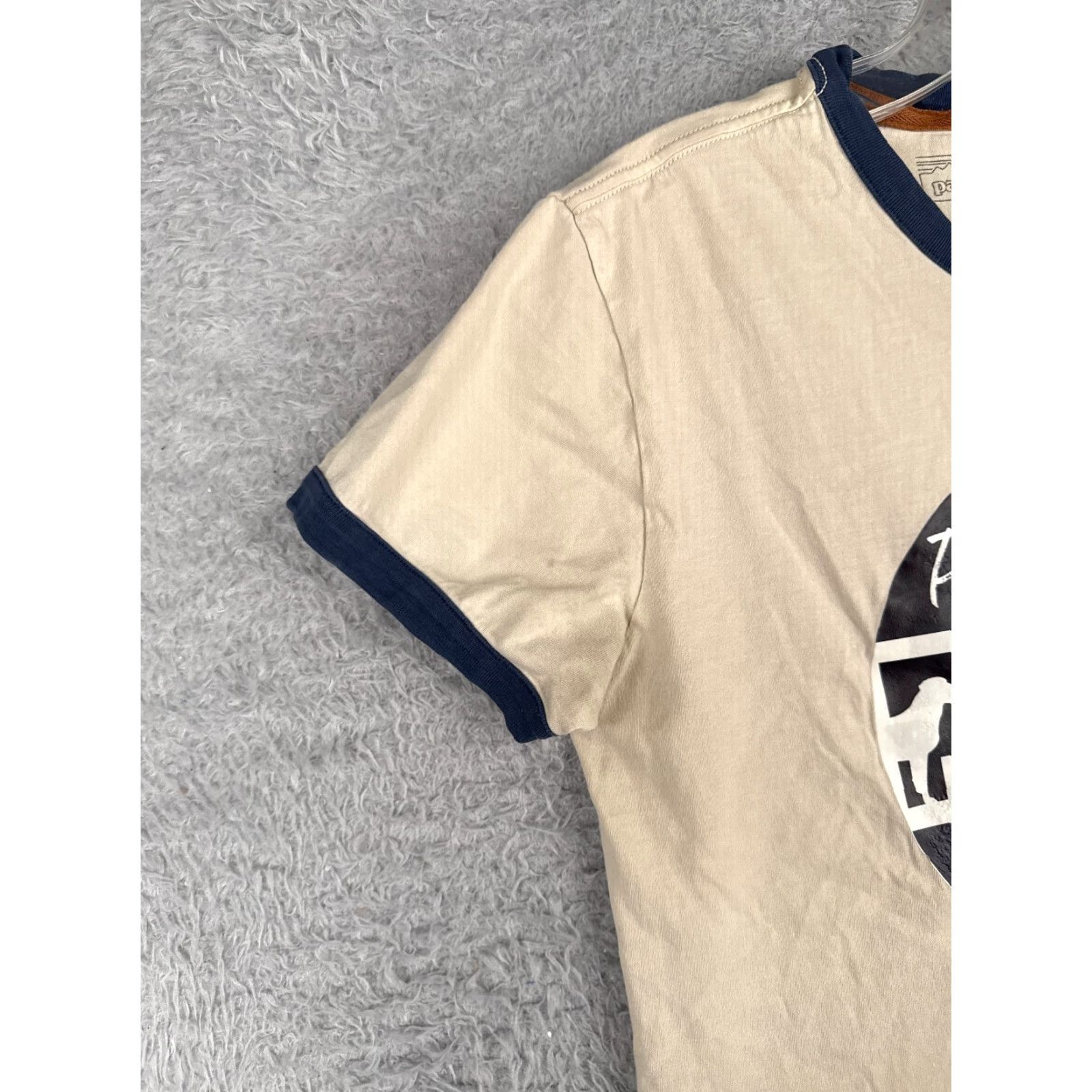 Patagonia Patagonia Shirt Women S Ivory Short Sleeve Crew Neck 100% Cotton Pals Store Vintage? No Size S / US 4 / IT 40 - 3 Thumbnail