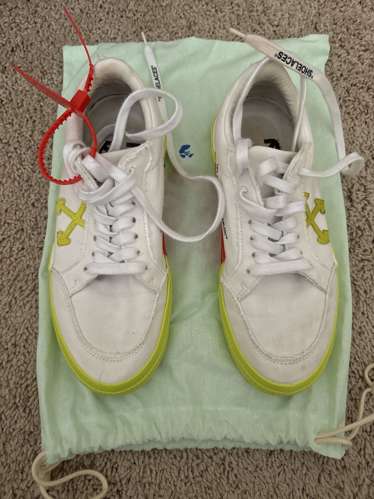Off-White Canvas Arrow Low Vulcanized White Yellow Off-White Size US 8.5 / EU 41-42 - 4 Thumbnail