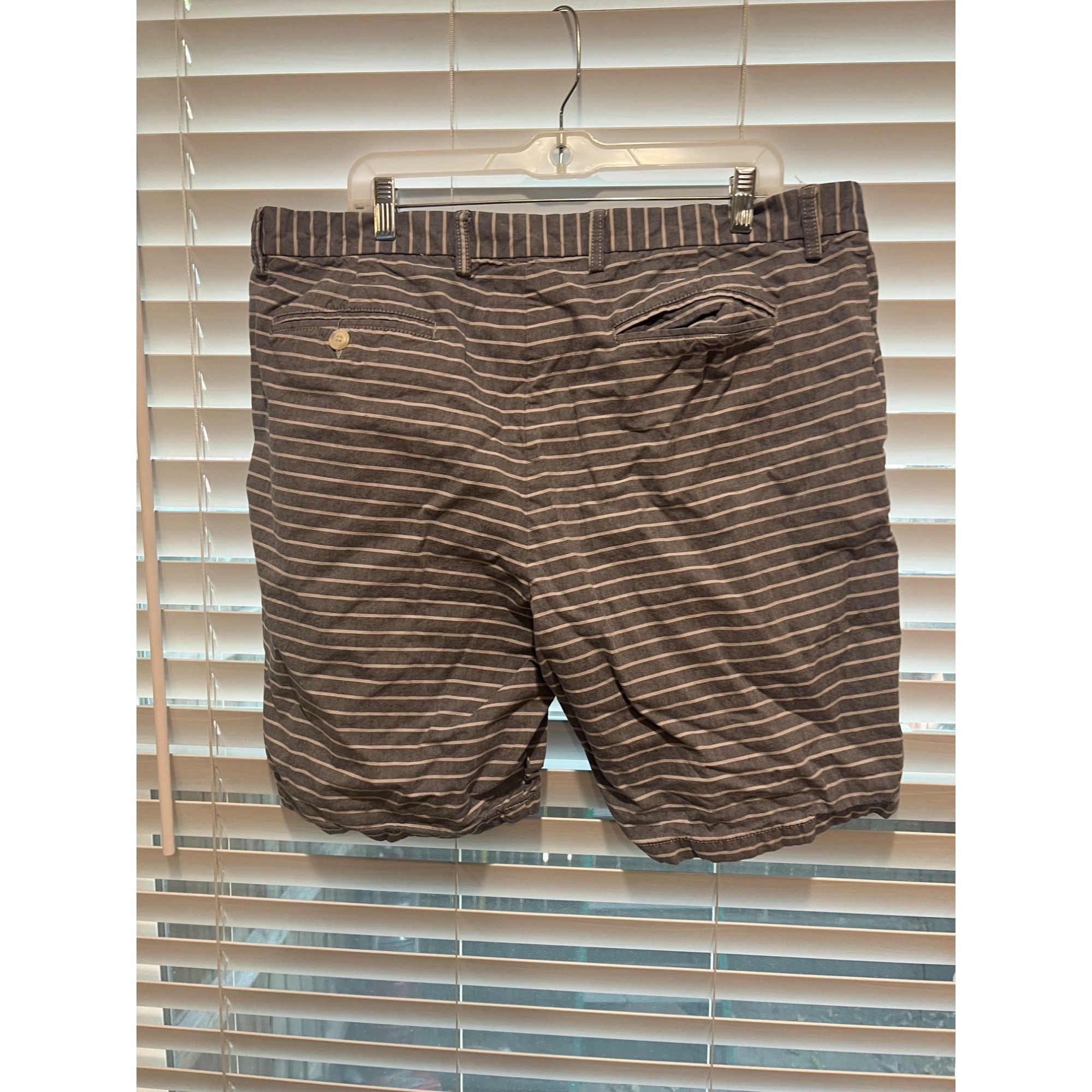 Old Navy Old Navy Striped Shorts - Size 40 Size US 40 / EU 56 - 4 Thumbnail