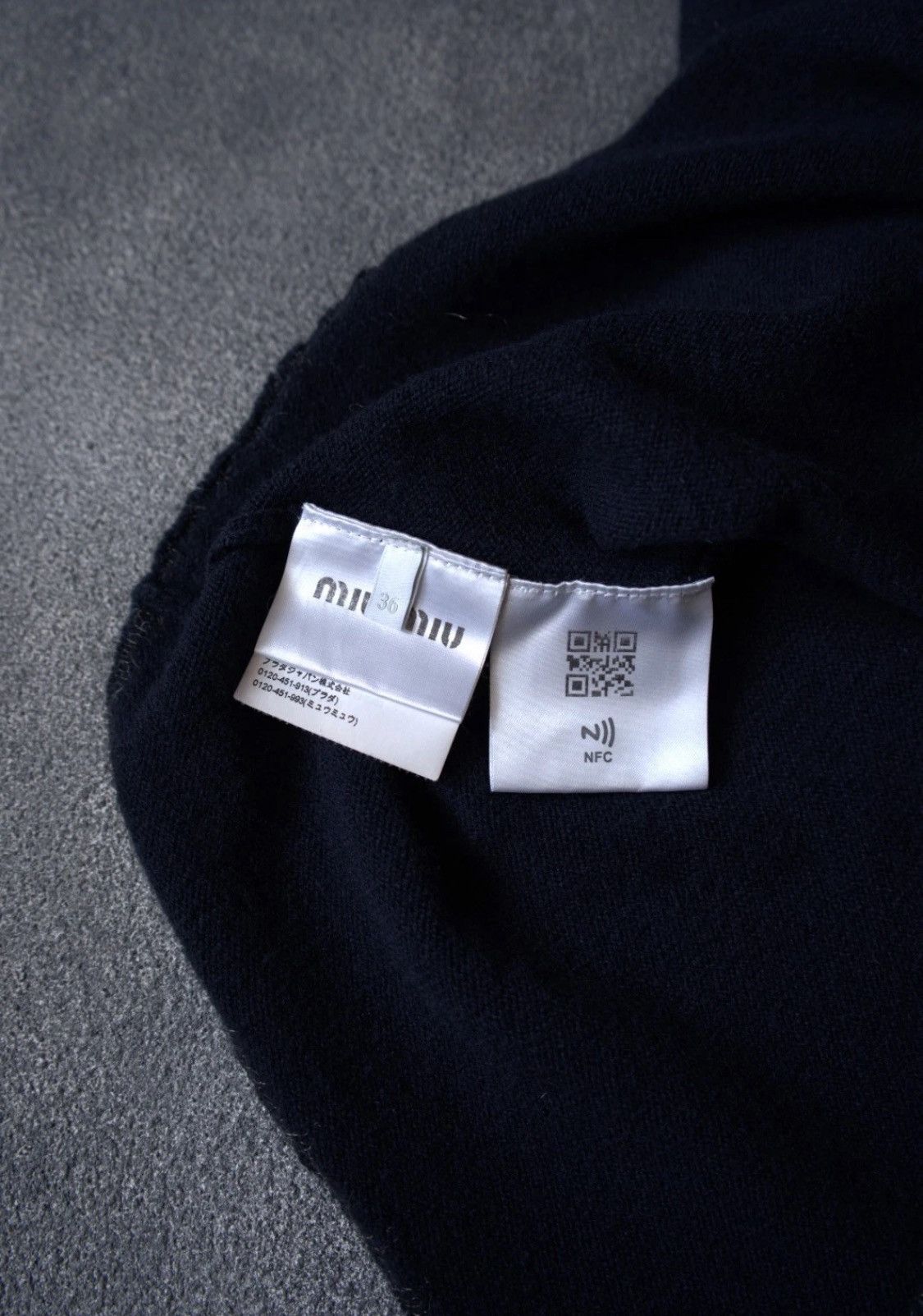 Miu Miu SS22 Miu Miu Runway Cropped Sweater Embroidered Logo Wool Size US S / EU 44-46 / 1 - 13 Thumbnail