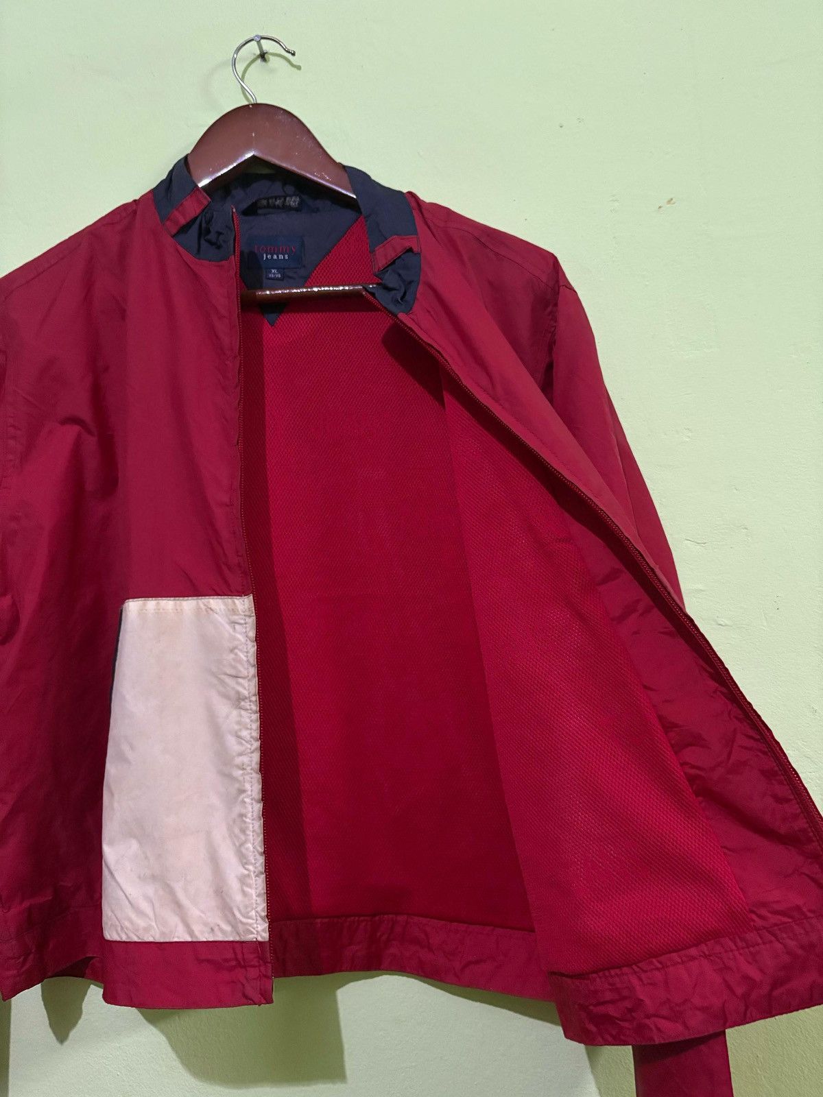Tommy Hilfiger × Tommy Jeans Vintage Tommy Jeans Tommy Hilfiger Windbreaker Jacket Logo Size US L / EU 52-54 / 3 - 5 Thumbnail