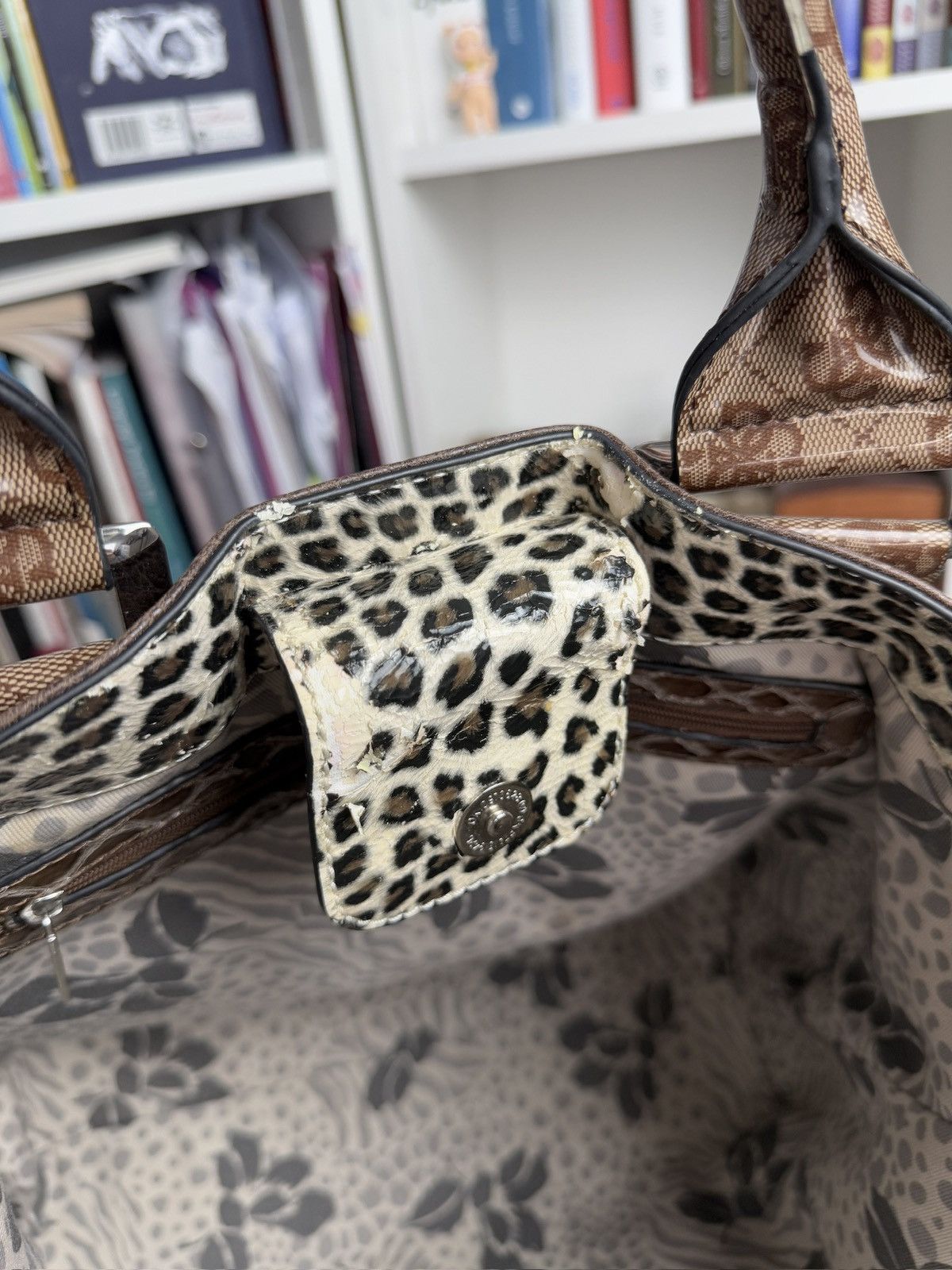 Designer × Guess Vintage y2k Guess monogram hand shoulder bag avantgarde Size ONE SIZE - 11 Thumbnail