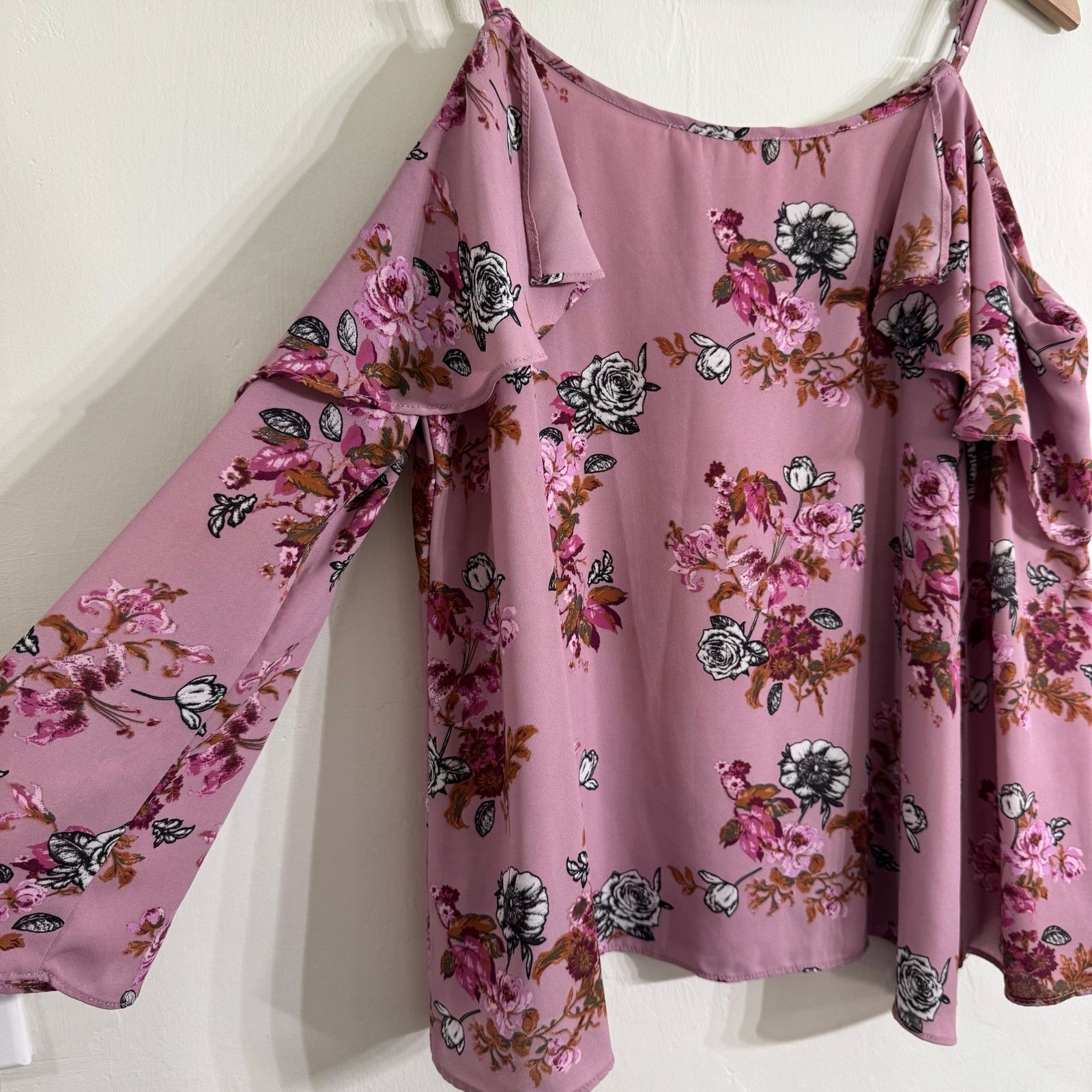 Other Pink Rose Purple Floral Cold Shoulder Top Size Medium Size M / US 6-8 / IT 42-44 - 4 Thumbnail