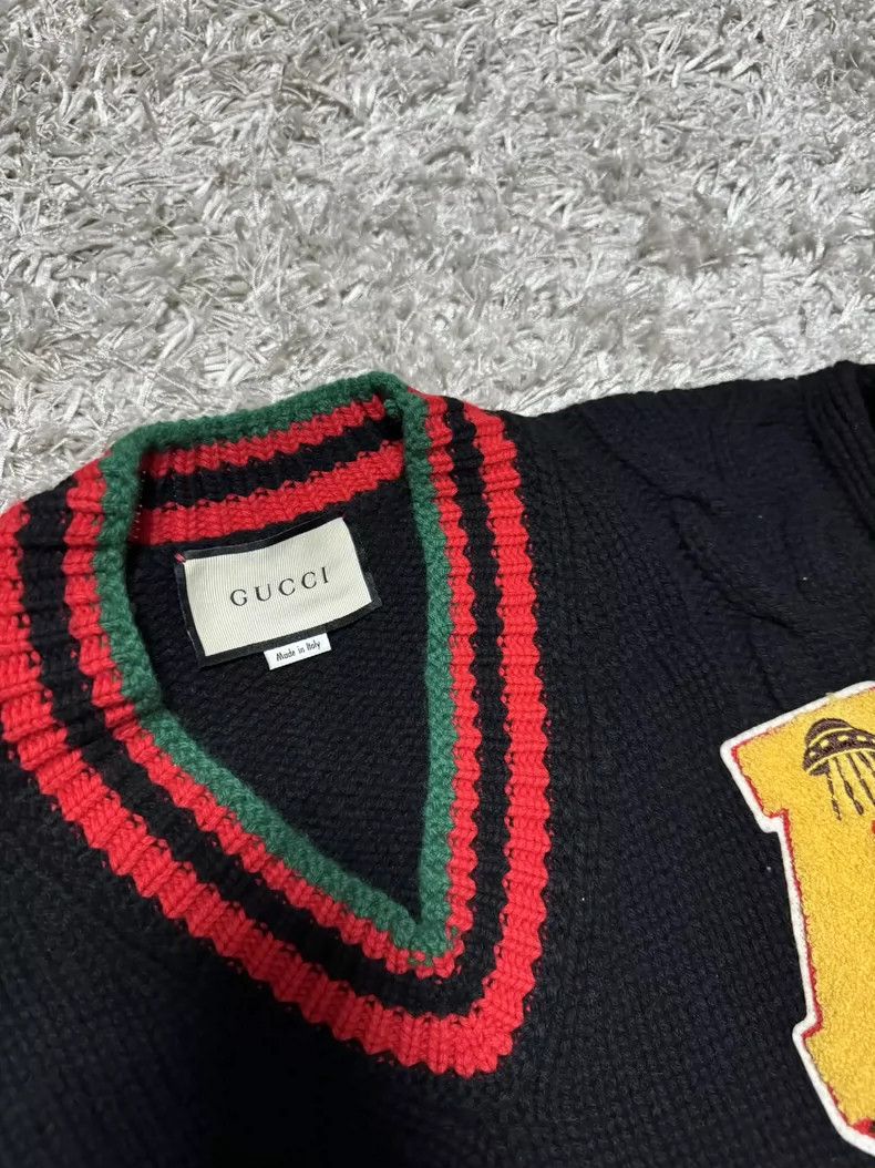 Gucci Gucci Red-edged V-neck sweater 2502-Nextarrow Size US M / EU 48-50 / 2 - 2 Thumbnail