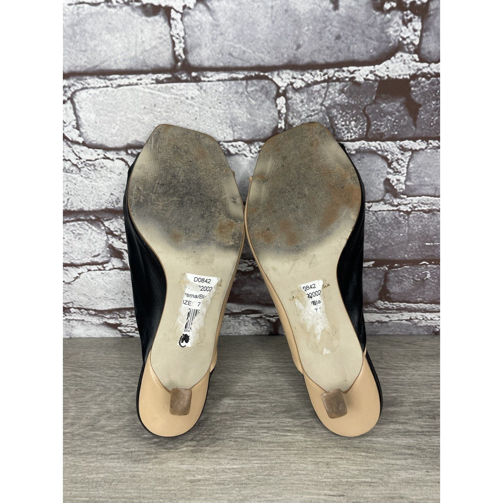 Saks Fifth Avenue Saks Fifth Avenue Tan Black Leather Bow Mule Heels Shoes Wom Size US 7.5 / IT 37.5 - 6 Thumbnail