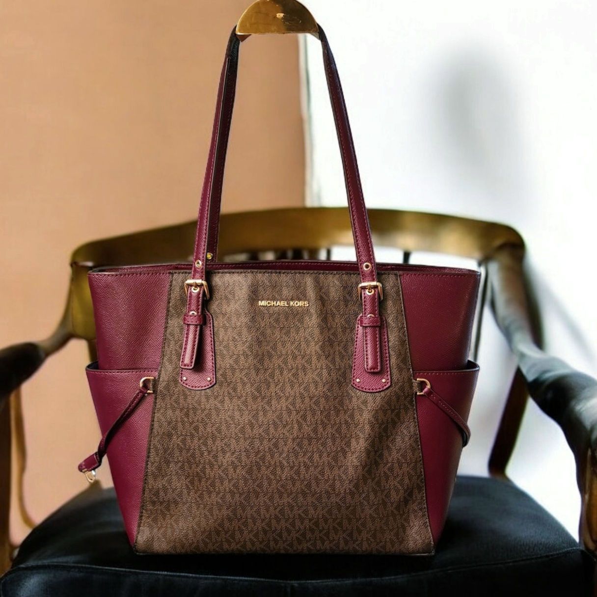 Michael Kors Voyager Medium Logo Tote Bag Size ONE SIZE - 1 Thumbnail