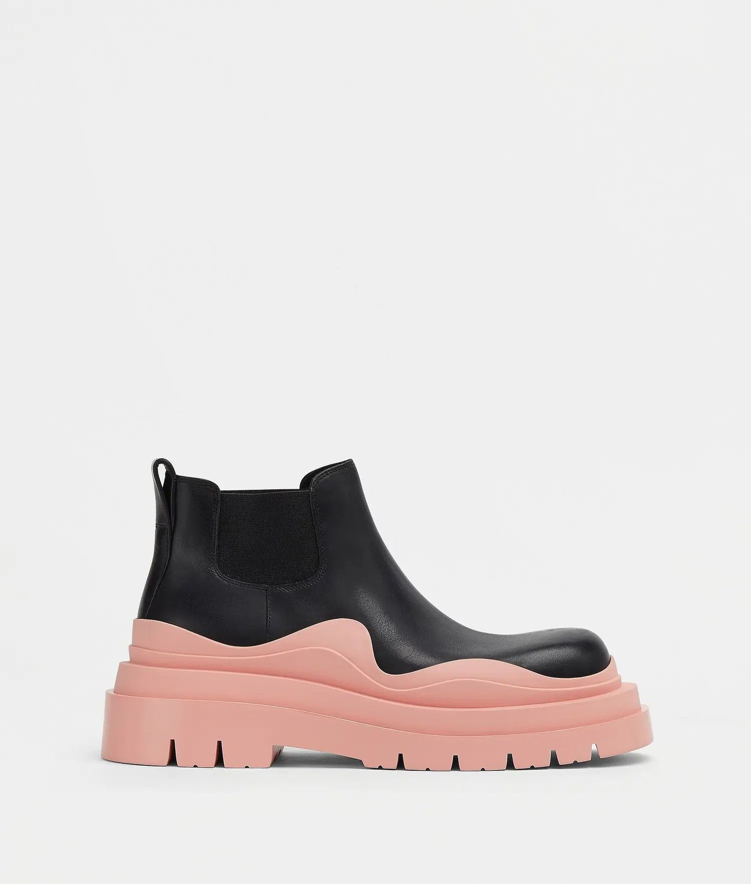 Bottega Veneta o1bcso1str0225 Tire Ankle Chelsea Boots in Black/Peachy Size US 8.5 / IT 38.5 - 1 Thumbnail