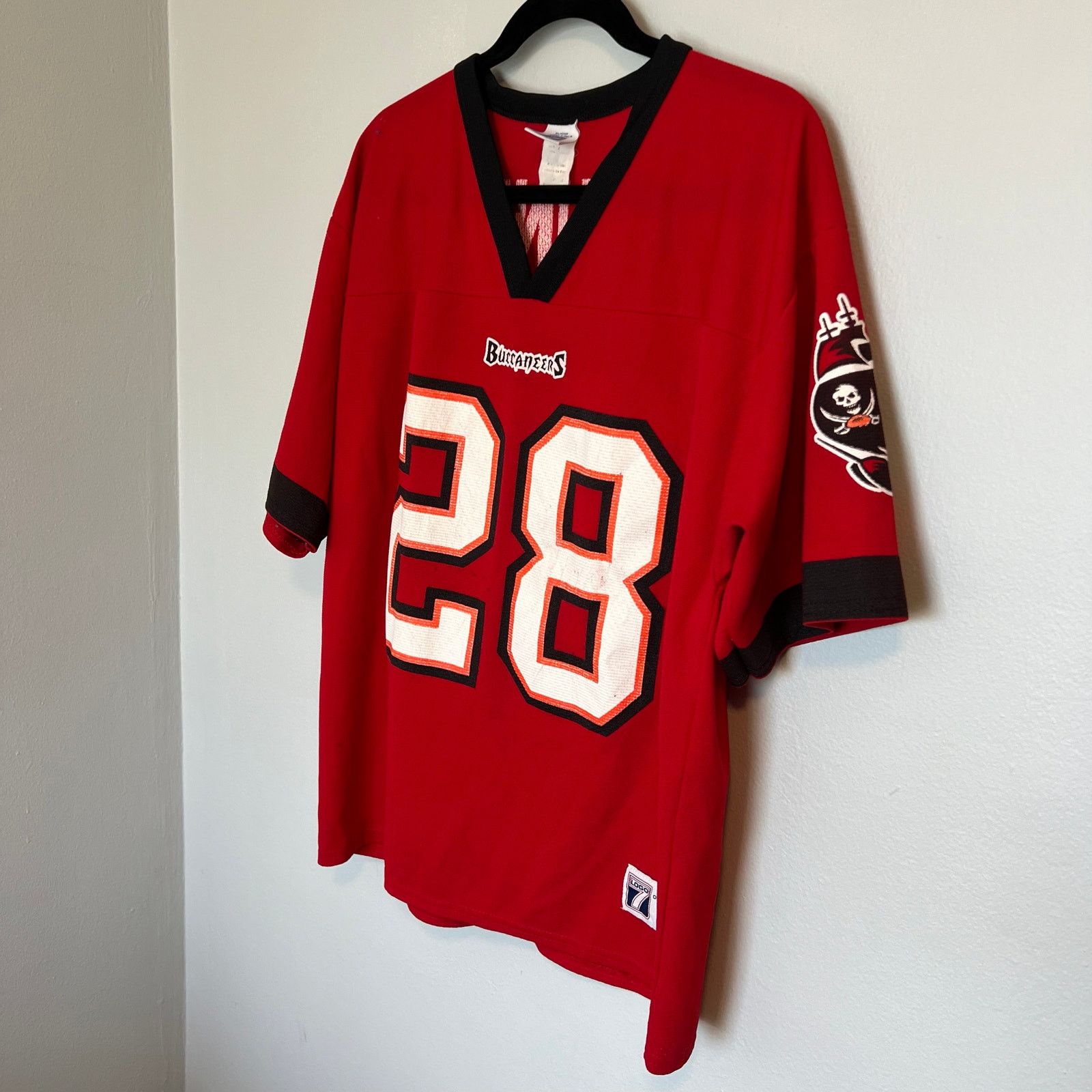 NFL Warrick Dunn Tampa Bay Buccaneers Vintage Football Jersey M Size US M / EU 48-50 / 2 - 6 Thumbnail
